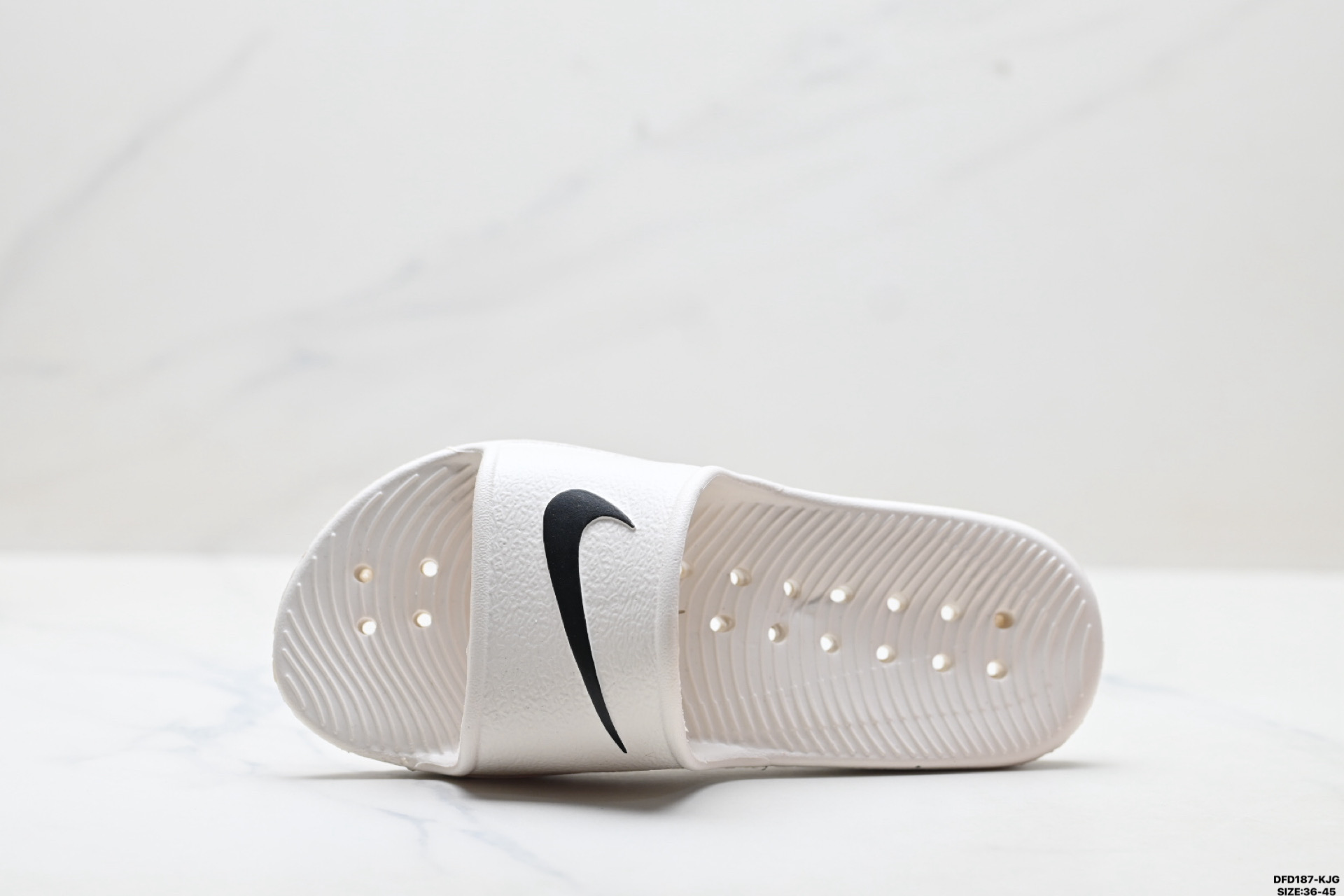 NIKE BENASSI SWOOSH 耐克 经典百搭 夏季沙滩拖鞋 666089-118