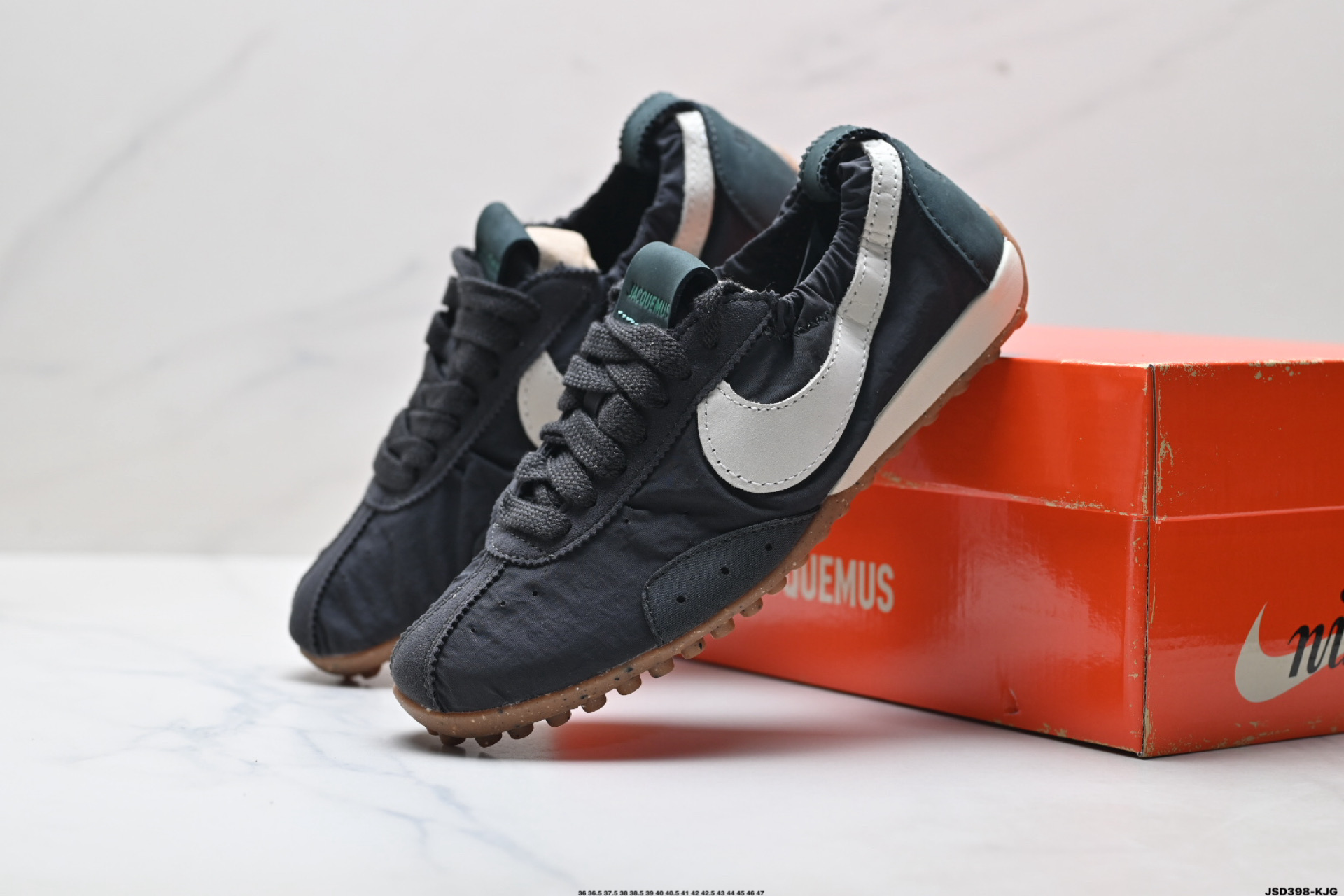 Jacquemus x Nike Jacumoon 耐克 柔软舒适防滑耐磨 低帮休闲板鞋 HV8547-001