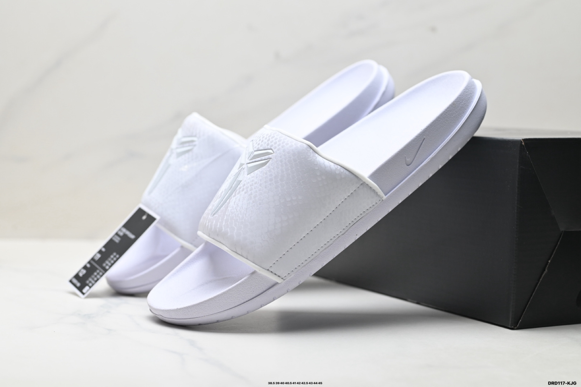 NIKE KOBE OFFCOURT SLIDE 耐克 经典百搭 夏季沙滩拖鞋 IF2870-100