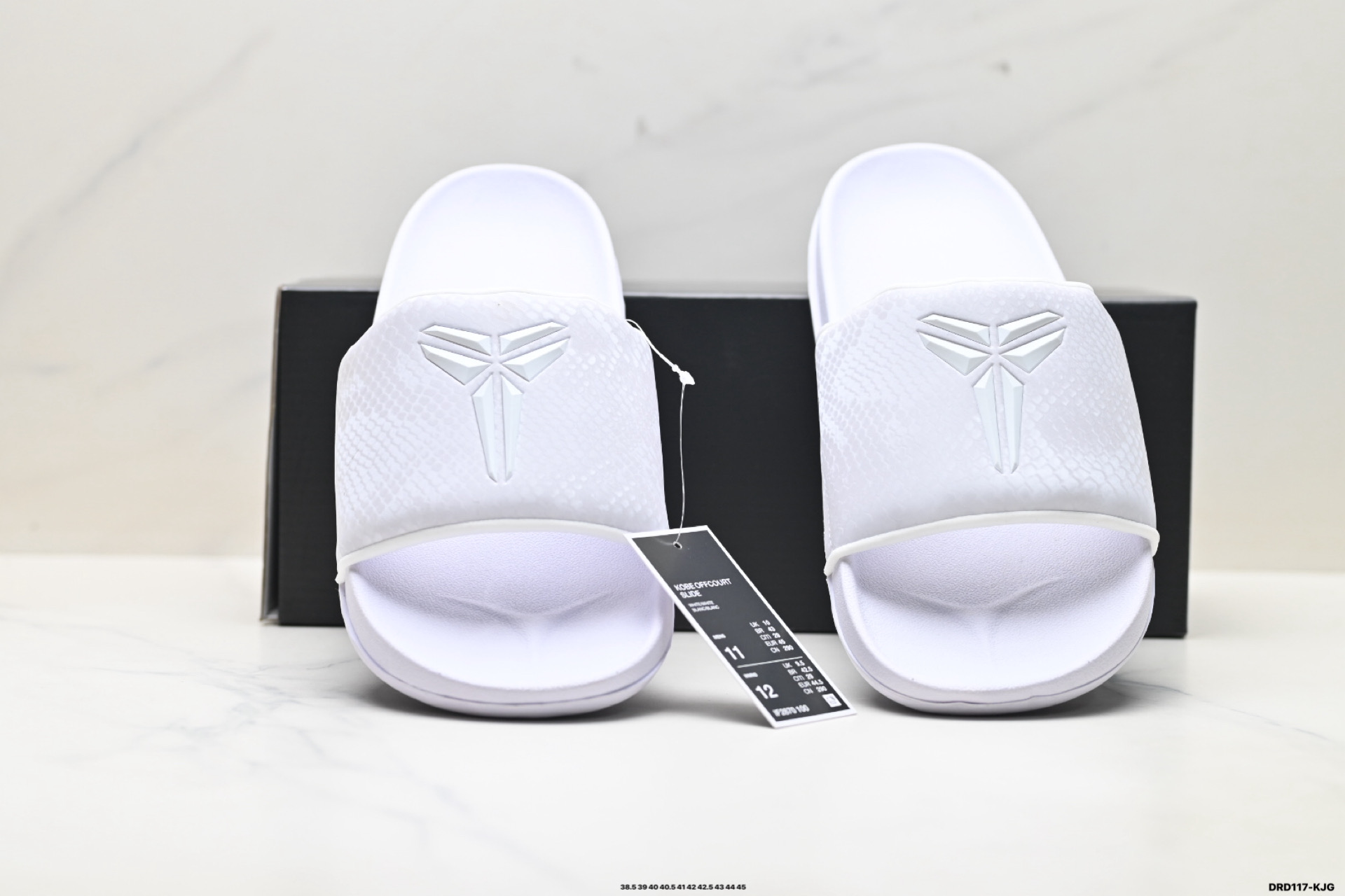 NIKE KOBE OFFCOURT SLIDE 耐克 经典百搭 夏季沙滩拖鞋 IF2870-100