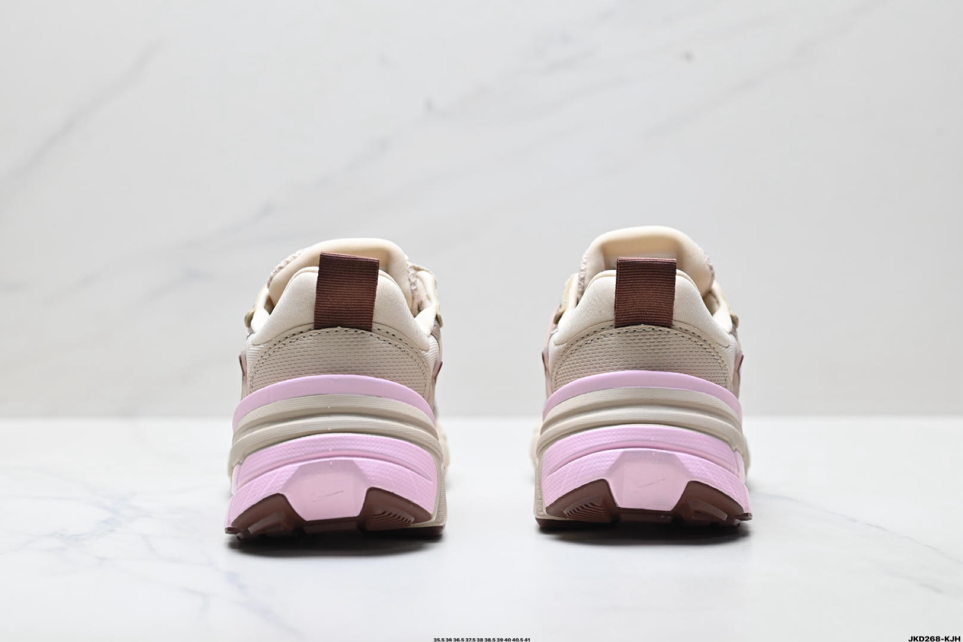 NIKE V2K RUN 复古风潮 耐克 网面透气运动鞋 灰银紧致的鞋面材 FD0736-115-Top High Quatity Cheap Sneakers Fashion Clothing Clothes Bags handbags Shoes of all Brand wholesale With The best Quality And Beautiful Price from China Factory Chinese suppliers wholesaler seller NIKE V2K RUN 复古风潮 耐克 网面透气运动鞋 灰银紧致的鞋面材 FD0736-115