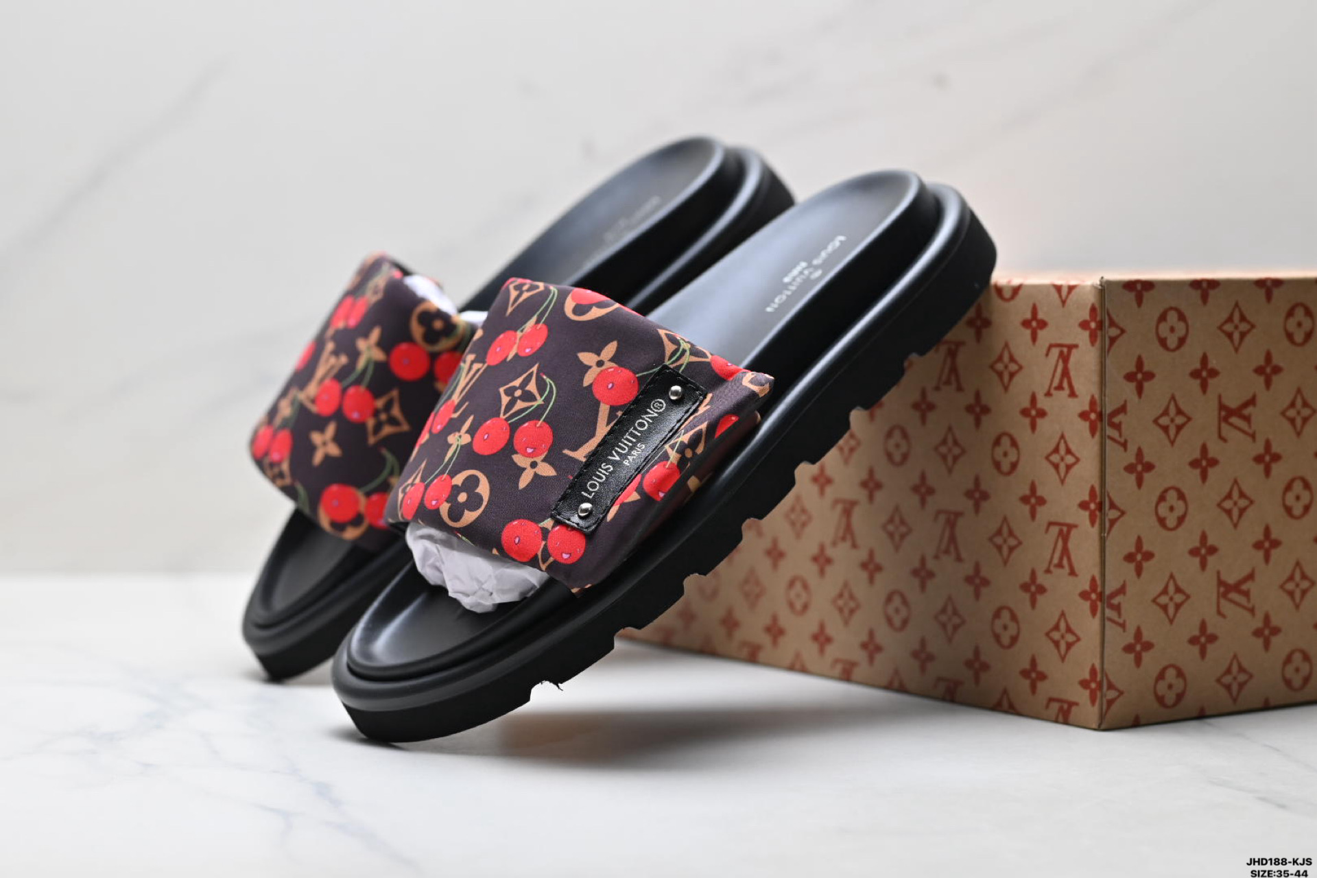 210 纯原Louis Vuitton 路易威登 牛仔布 经典老花 LV 拖鞋-Chinese UA Cheap High Quatity Brand Clothes Bags handbags Sneakers wholesale wholesaler seller from China Factory suppliers Fashion Clothing Shoes best Quality Beautiful Price 210 纯原Louis Vuitton 路易威登 牛仔布 经典老花 LV 拖鞋