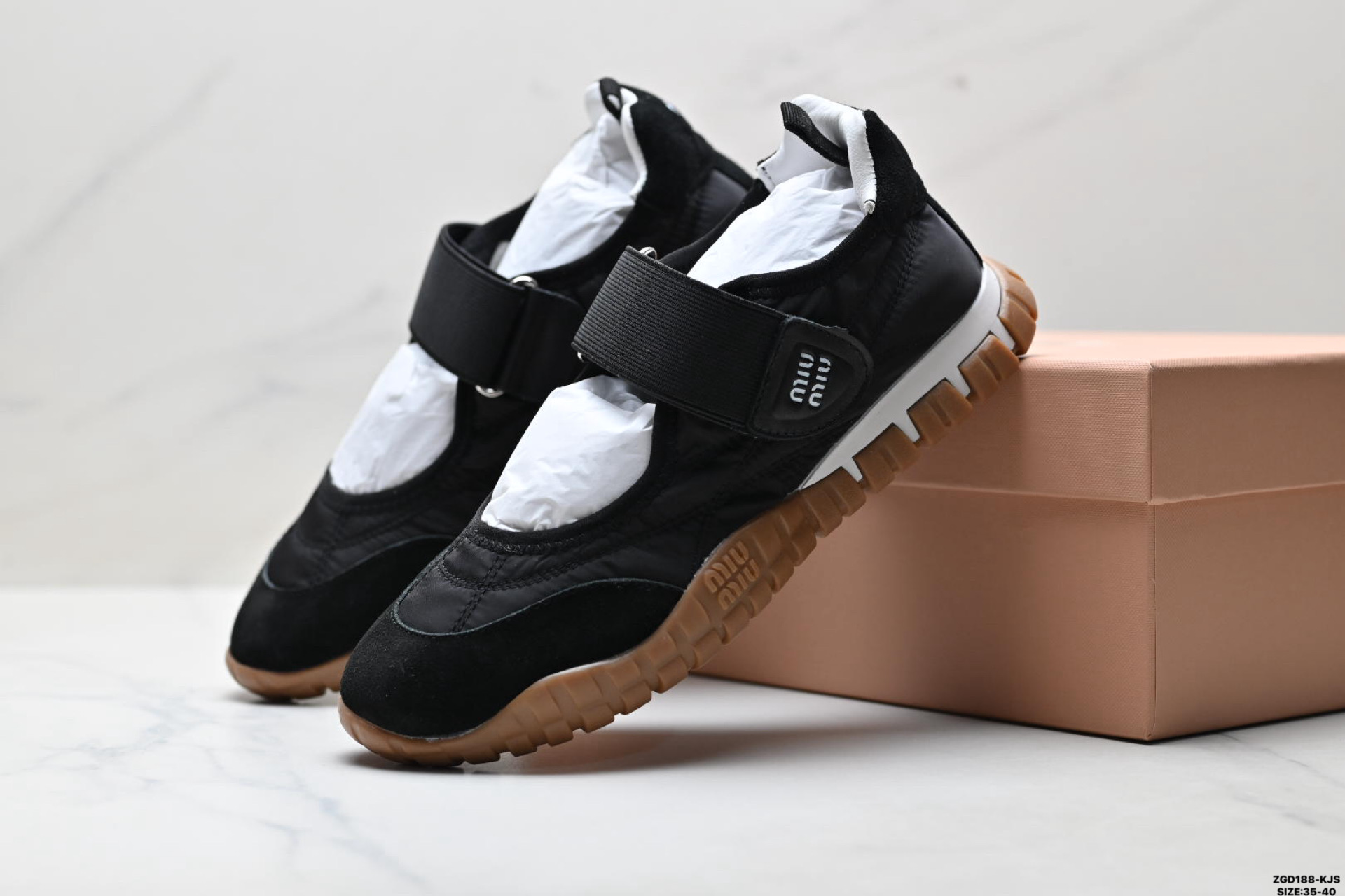 320 纯原MiuMiu Tyre 缪缪 小牛皮 麂皮 圆头系带 低帮休闲板鞋