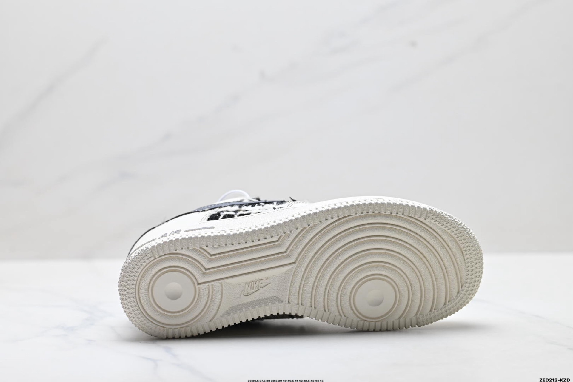 NIKE AIR FORCE 1‘07 LV8 FJ7740-071