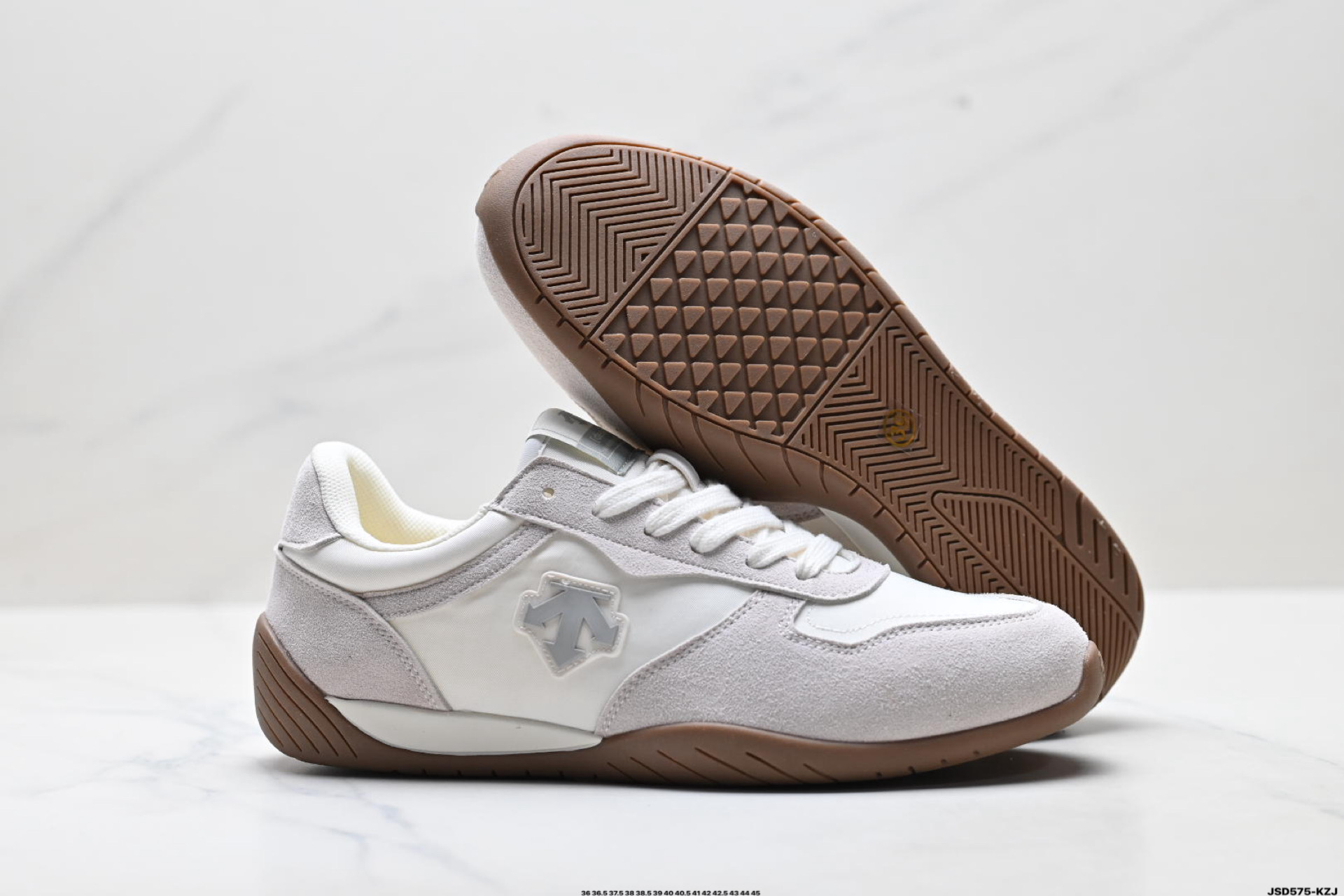 220 DESCENTE迪桑特CHRON TEMPO SLIM系列 复古薄底赛车 运动休闲鞋 D6231LSN54-Chinese UA Cheap High Quatity Brand Clothes Bags handbags Sneakers wholesale wholesaler seller from China Factory suppliers Fashion Clothing Shoes best Quality Beautiful Price 220 DESCENTE迪桑特CHRON TEMPO SLIM系列 复古薄底赛车 运动休闲鞋 D6231LSN54