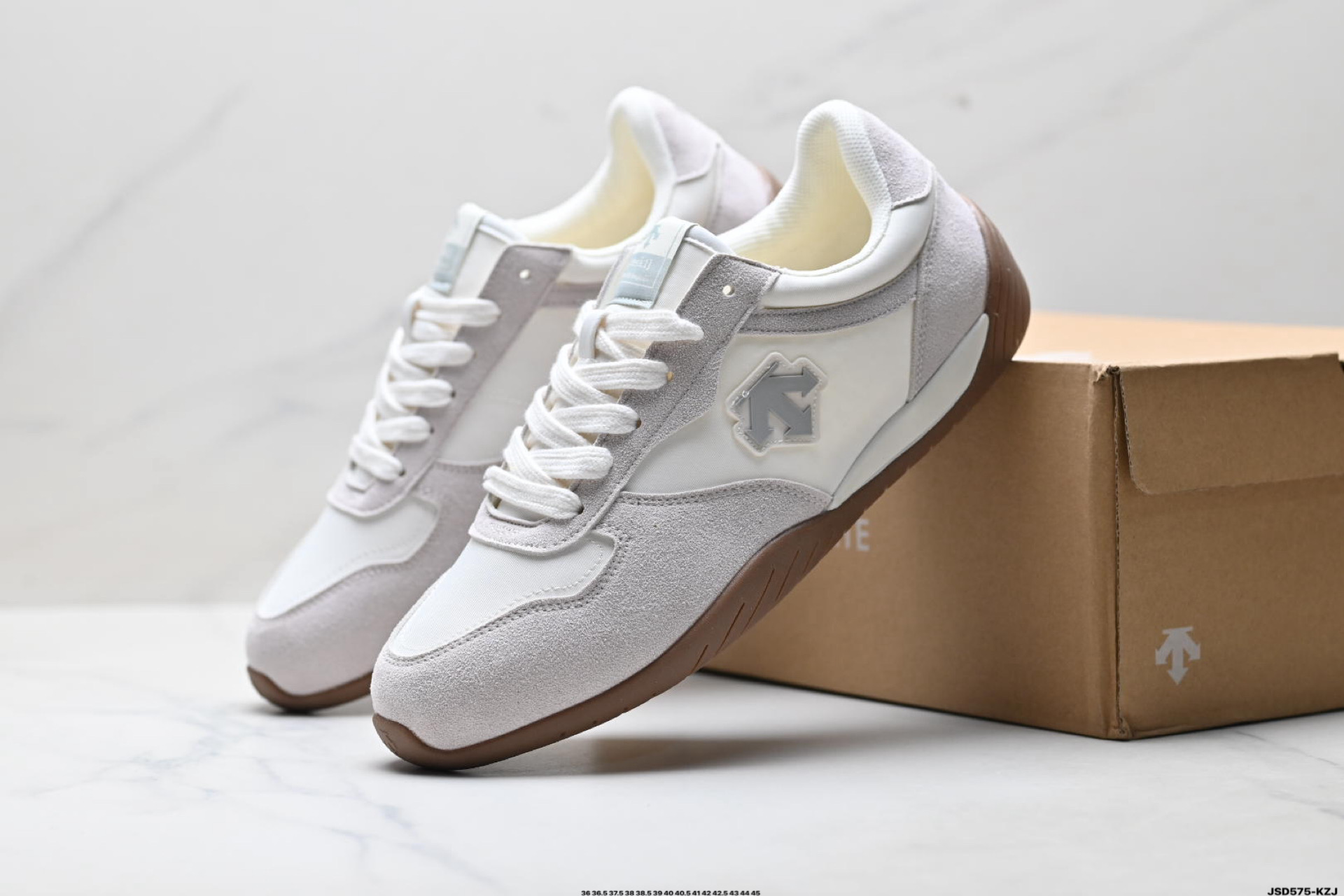 220 DESCENTE迪桑特CHRON TEMPO SLIM系列 复古薄底赛车 运动休闲鞋 D6231LSN54-Chinese UA Cheap High Quatity Brand Clothes Bags handbags Sneakers wholesale wholesaler seller from China Factory suppliers Fashion Clothing Shoes best Quality Beautiful Price 220 DESCENTE迪桑特CHRON TEMPO SLIM系列 复古薄底赛车 运动休闲鞋 D6231LSN54