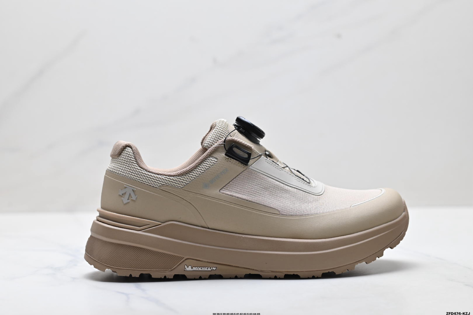310 迪桑特DESCENTE PRIMER GTX 2.0 都市通勤 GORE-TEX 时尚舒适 防滑耐磨 时尚休闲运动覆盖防水男子越野跑鞋 D3432LCR23
