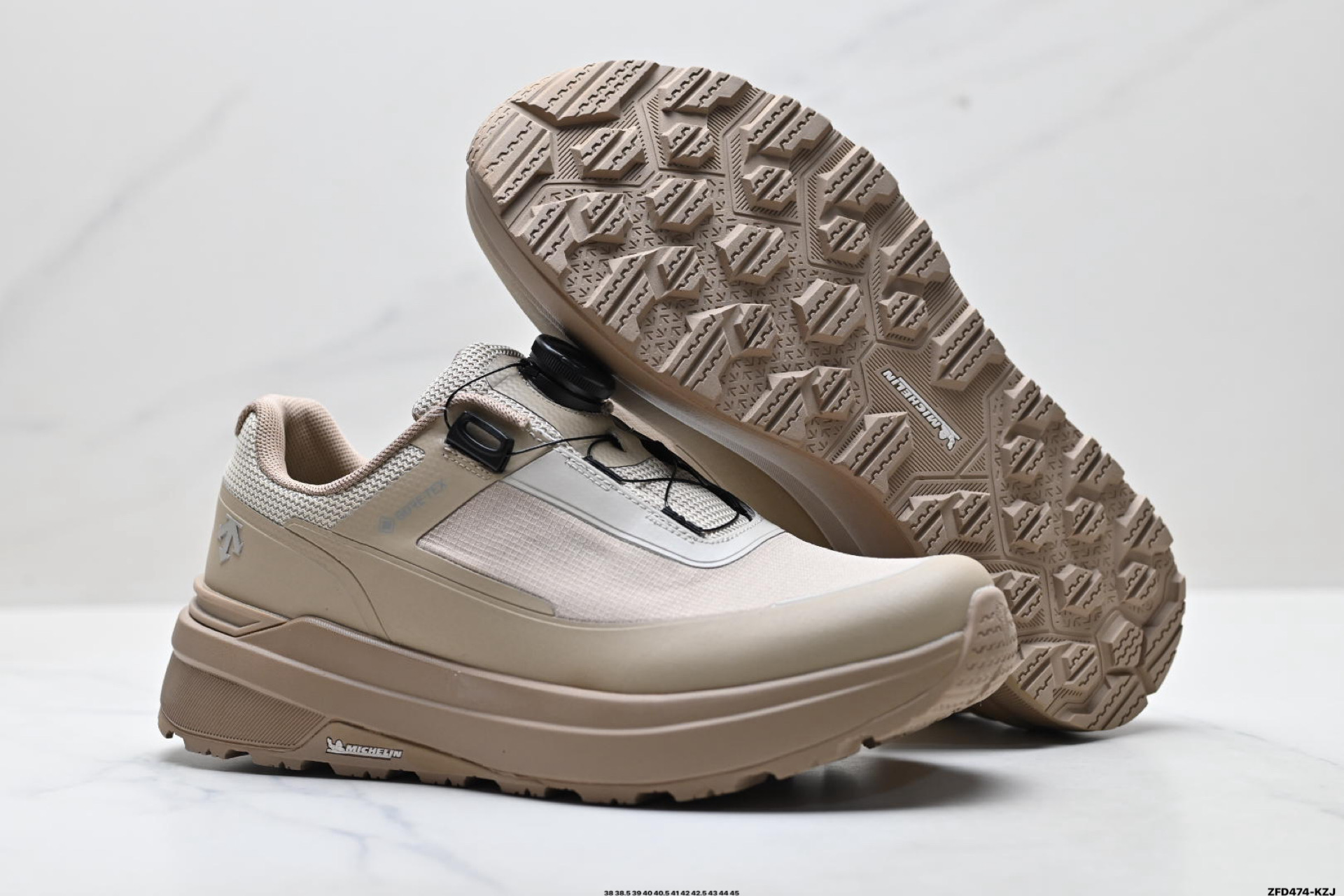310 迪桑特DESCENTE PRIMER GTX 2.0 都市通勤 GORE-TEX 时尚舒适 防滑耐磨 时尚休闲运动覆盖防水男子越野跑鞋 D3432LCR23