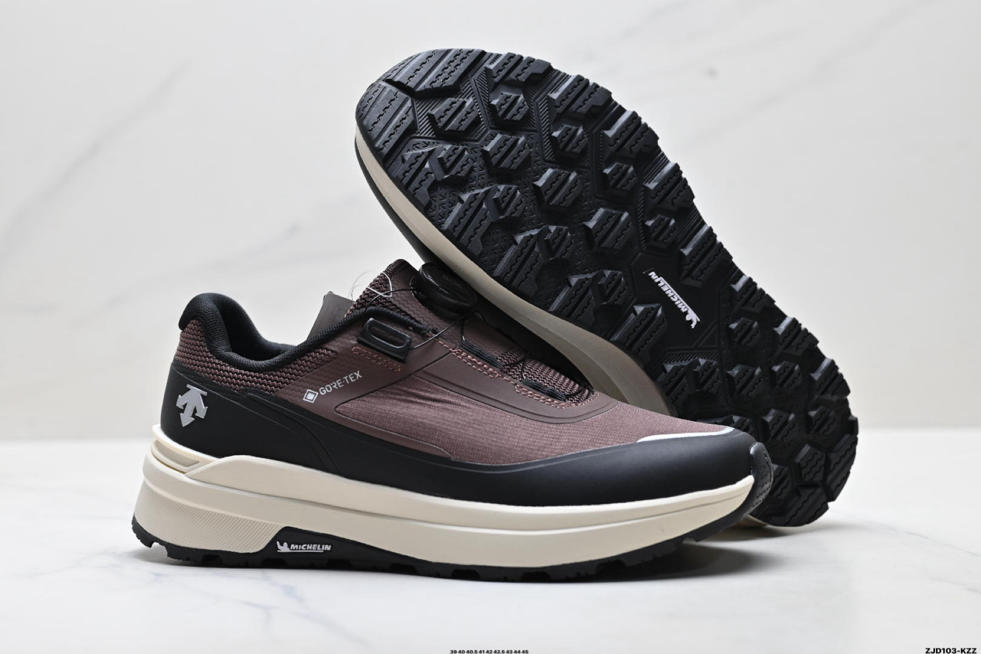 260 迪桑特DESCENTE DUALIS PRIME WIRE 2.0 都市通勤 GORE-TEX 时尚舒适 防滑耐磨 时尚休闲运动覆盖防水男子越野跑鞋 D6131DSN34