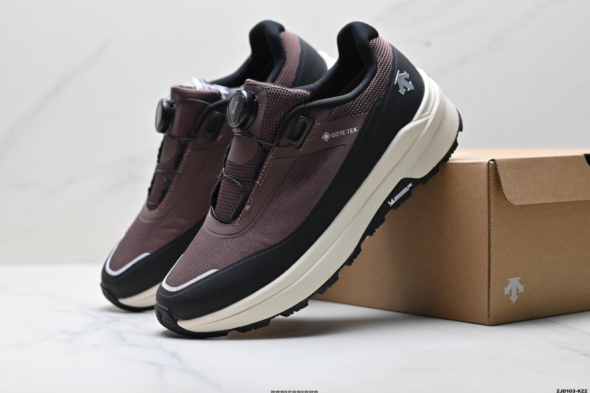 260 迪桑特DESCENTE DUALIS PRIME WIRE 2.0 都市通勤 GORE-TEX 时尚舒适 防滑耐磨 时尚休闲运动覆盖防水男子越野跑鞋 D6131DSN34