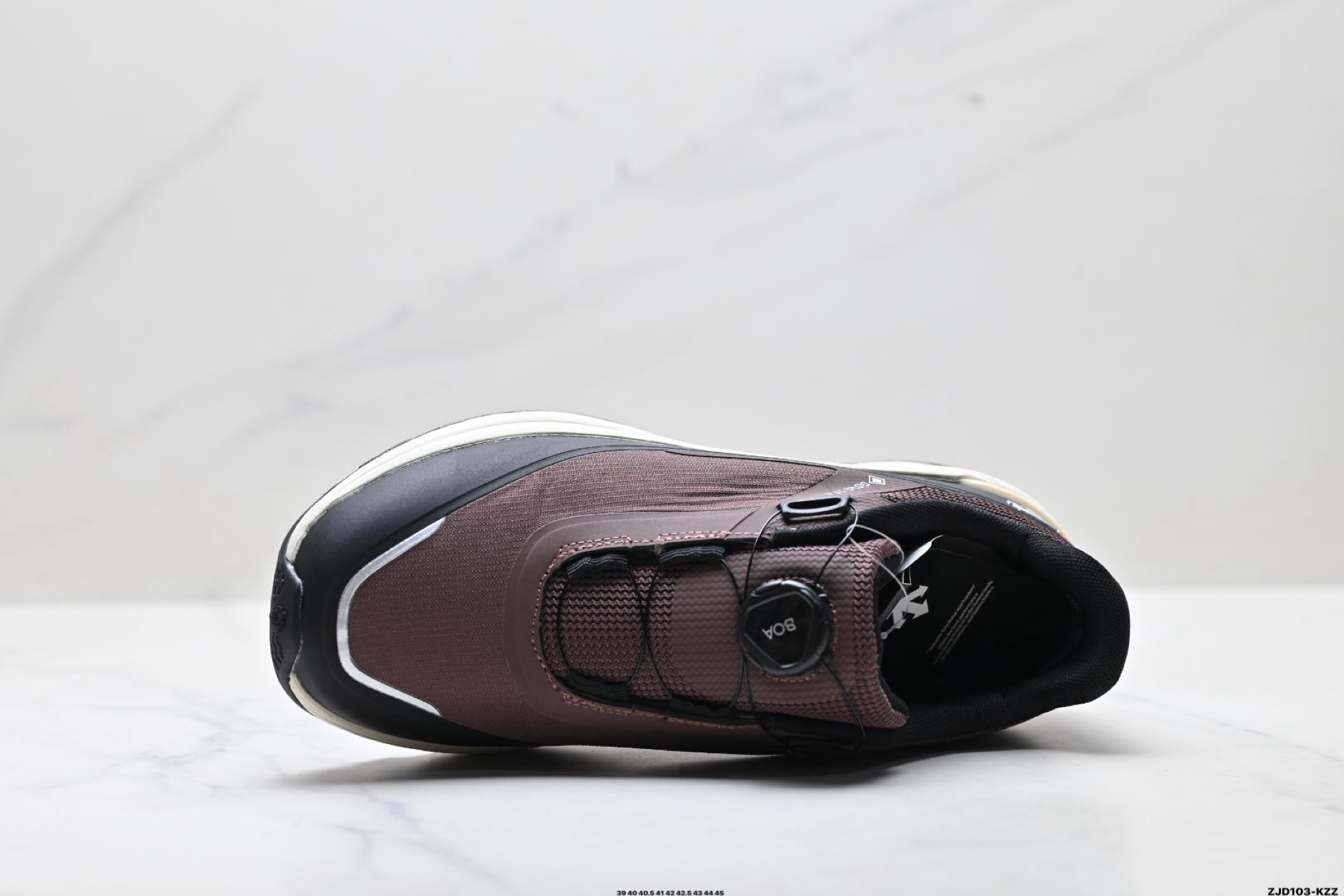 260 迪桑特DESCENTE DUALIS PRIME WIRE 2.0 都市通勤 GORE-TEX 时尚舒适 防滑耐磨 时尚休闲运动覆盖防水男子越野跑鞋 D6131DSN34