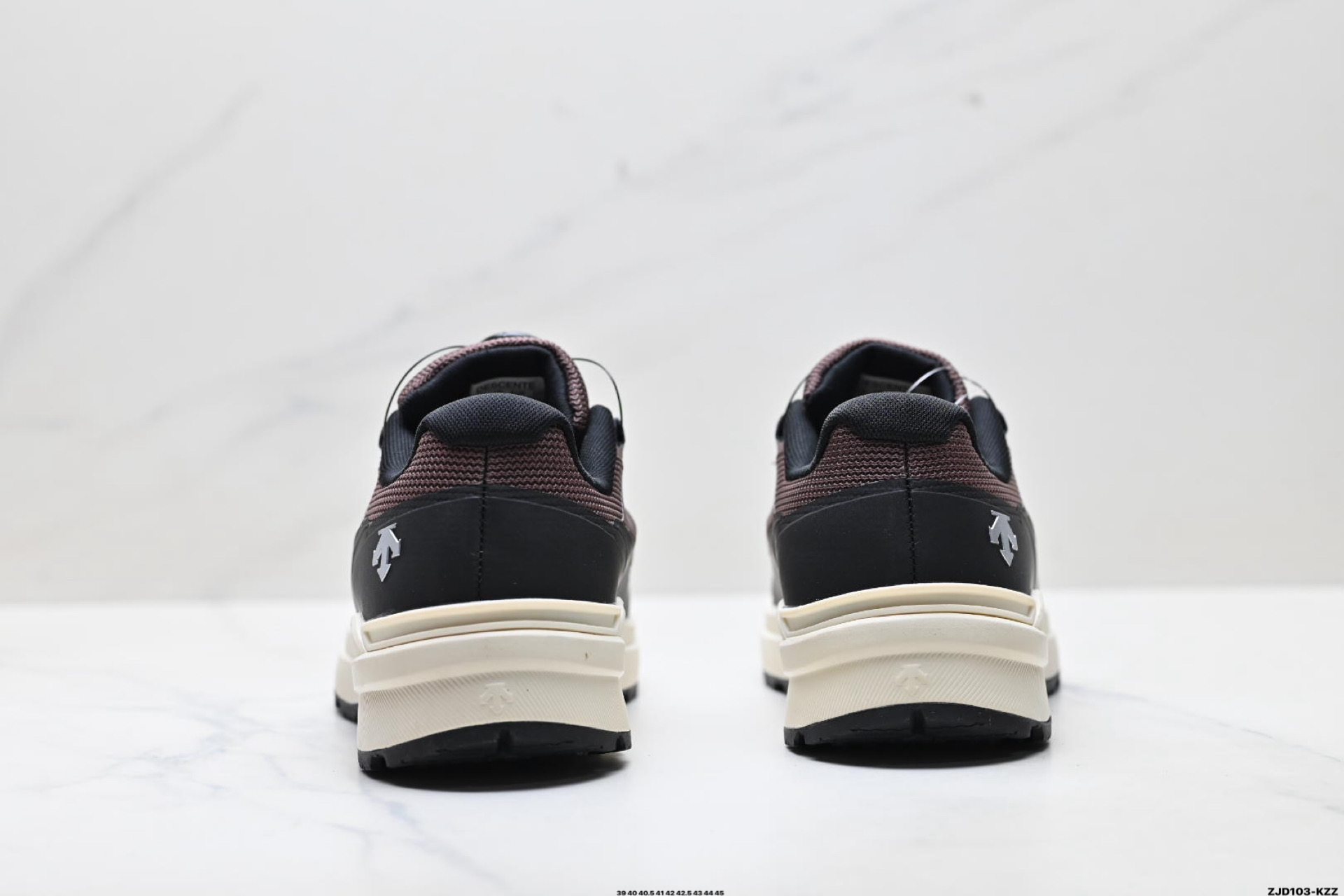 260 迪桑特DESCENTE DUALIS PRIME WIRE 2.0 都市通勤 GORE-TEX 时尚舒适 防滑耐磨 时尚休闲运动覆盖防水男子越野跑鞋 D6131DSN34