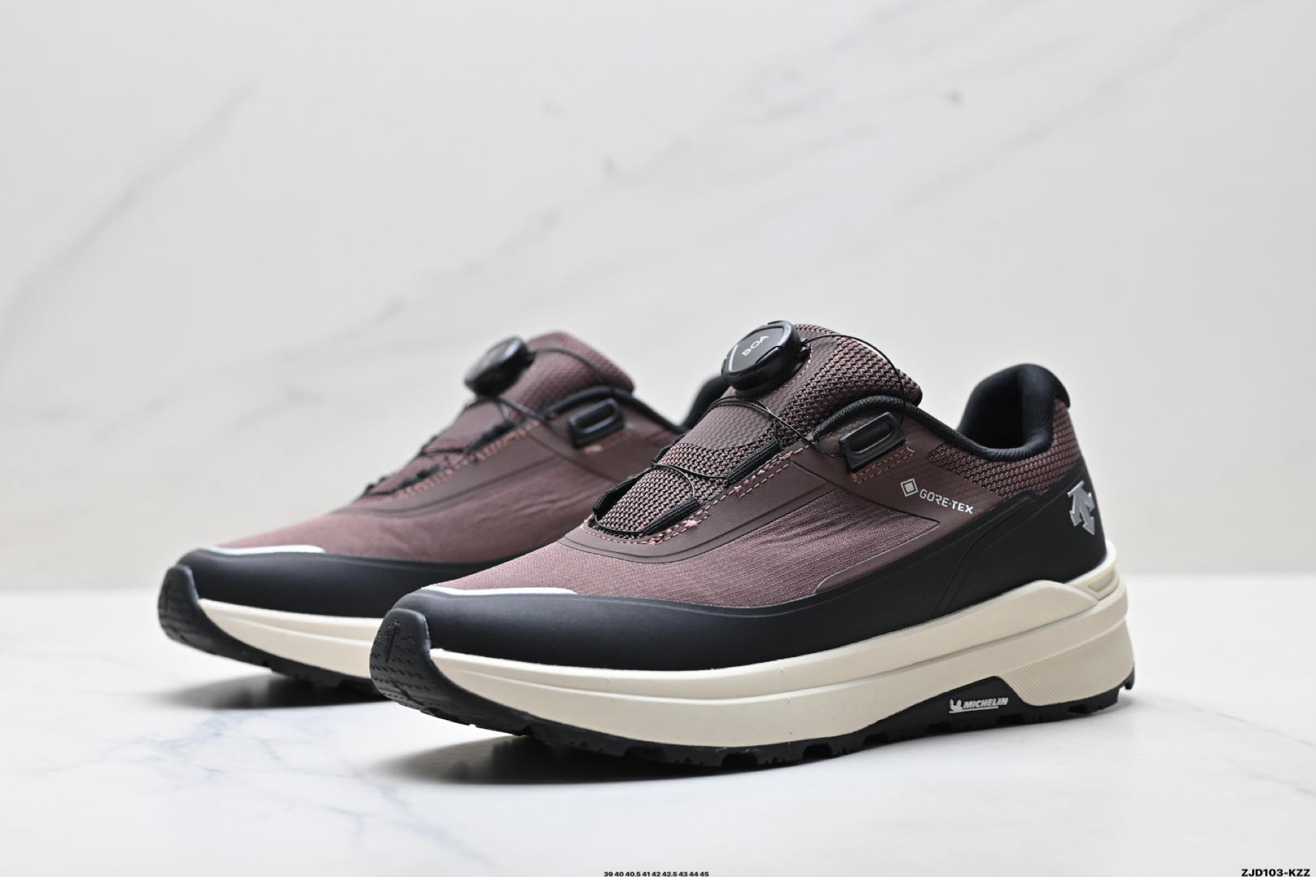 260 迪桑特DESCENTE DUALIS PRIME WIRE 2.0 都市通勤 GORE-TEX 时尚舒适 防滑耐磨 时尚休闲运动覆盖防水男子越野跑鞋 D6131DSN34