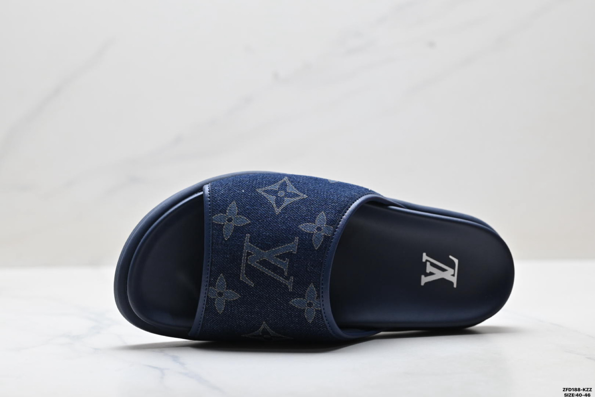 320 纯原Louis Vuitton Miami 路易威登 牛仔布 刺绣图案 露趾套脚 LV 拖鞋-Chinese UA Cheap High Quatity Brand Clothes Bags handbags Sneakers wholesale wholesaler seller from China Factory suppliers Fashion Clothing Shoes best Quality Beautiful Price 320 纯原Louis Vuitton Miami 路易威登 牛仔布 刺绣图案 露趾套脚 LV 拖鞋