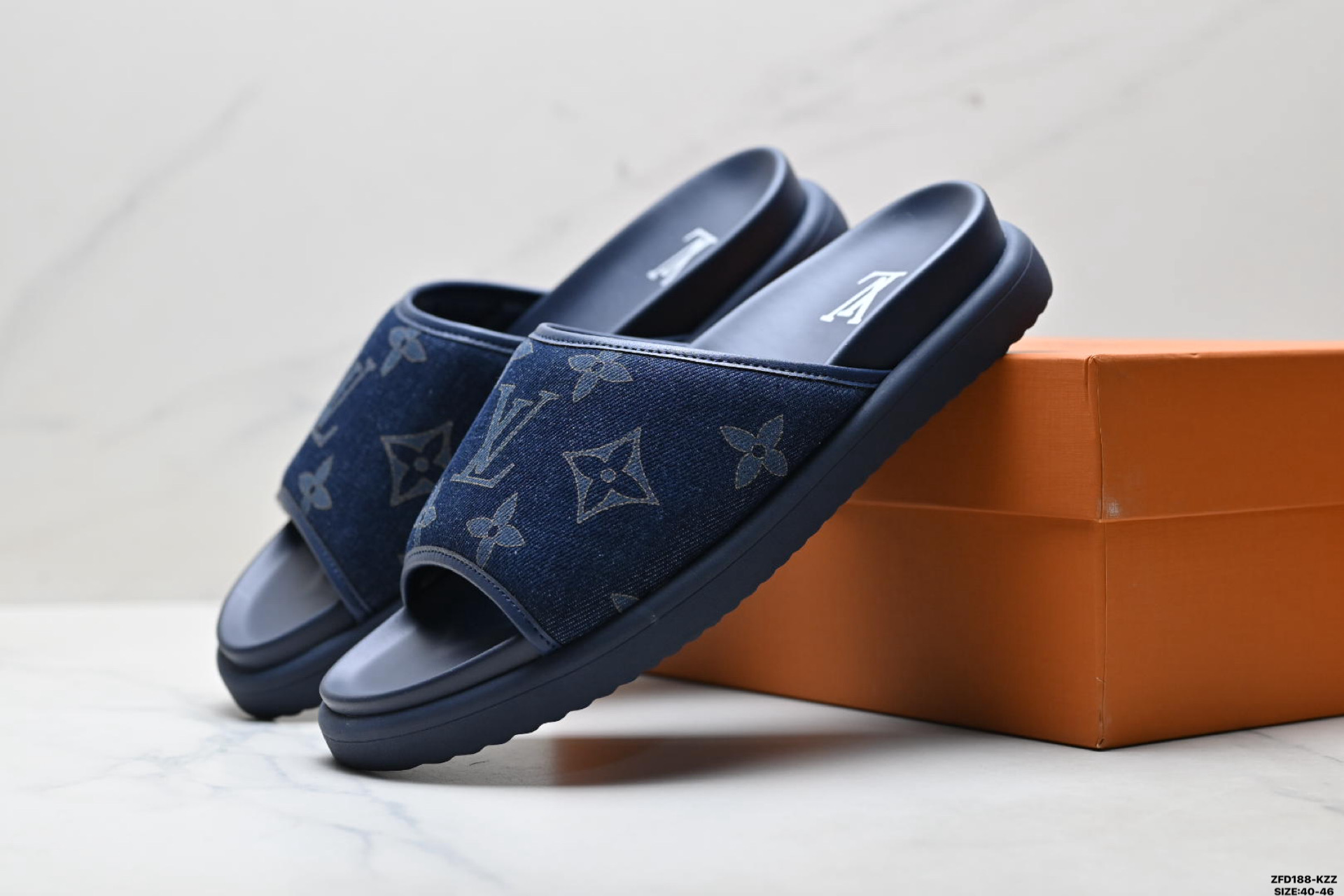 320 纯原Louis Vuitton Miami 路易威登 牛仔布 刺绣图案 露趾套脚 LV 拖鞋-Chinese UA Cheap High Quatity Brand Clothes Bags handbags Sneakers wholesale wholesaler seller from China Factory suppliers Fashion Clothing Shoes best Quality Beautiful Price 320 纯原Louis Vuitton Miami 路易威登 牛仔布 刺绣图案 露趾套脚 LV 拖鞋