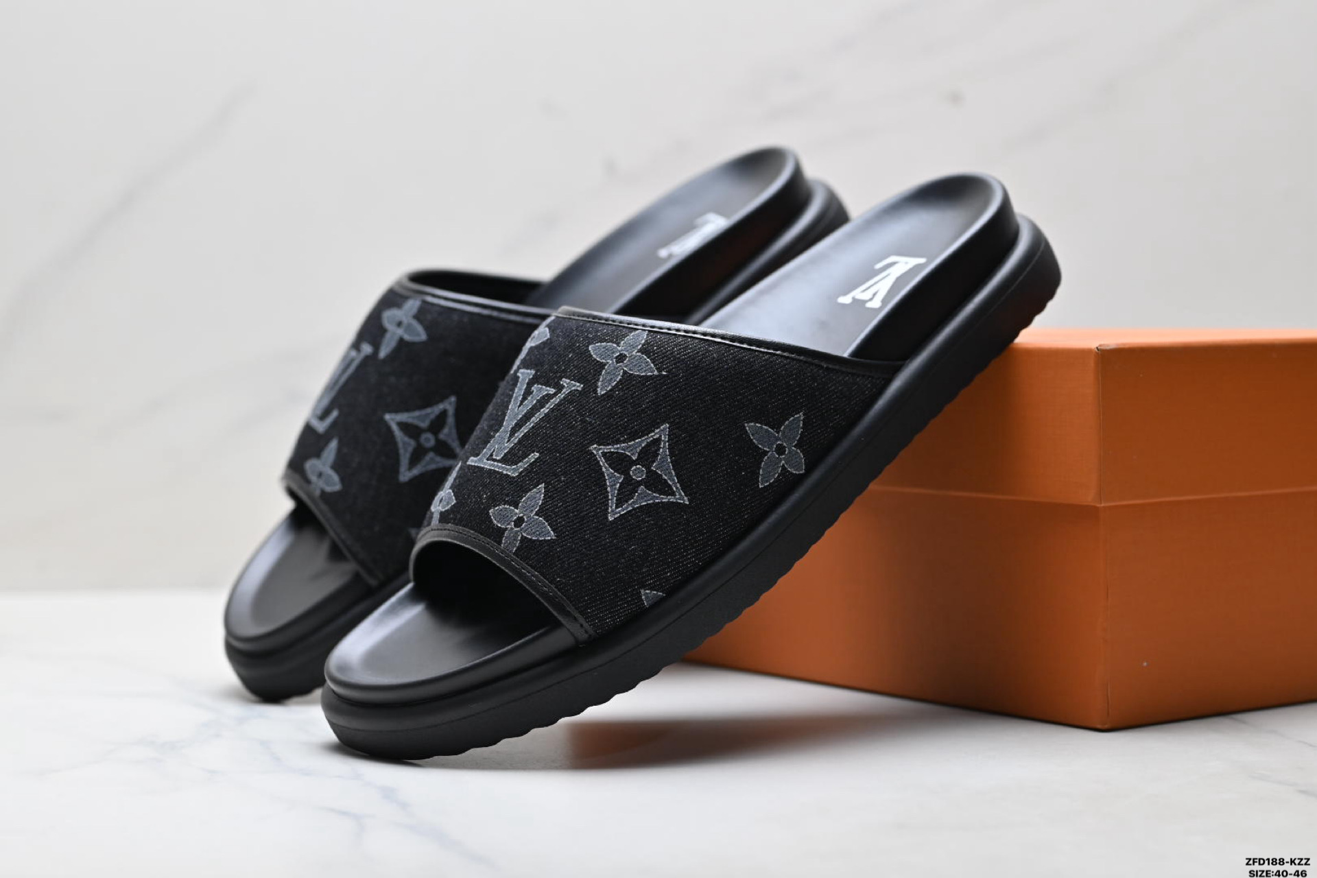 320 纯原Louis Vuitton Miami 路易威登 牛仔布 刺绣图案 露趾套脚 LV 拖鞋-Chinese UA Cheap High Quatity Brand Clothes Bags handbags Sneakers wholesale wholesaler seller from China Factory suppliers Fashion Clothing Shoes best Quality Beautiful Price 320 纯原Louis Vuitton Miami 路易威登 牛仔布 刺绣图案 露趾套脚 LV 拖鞋