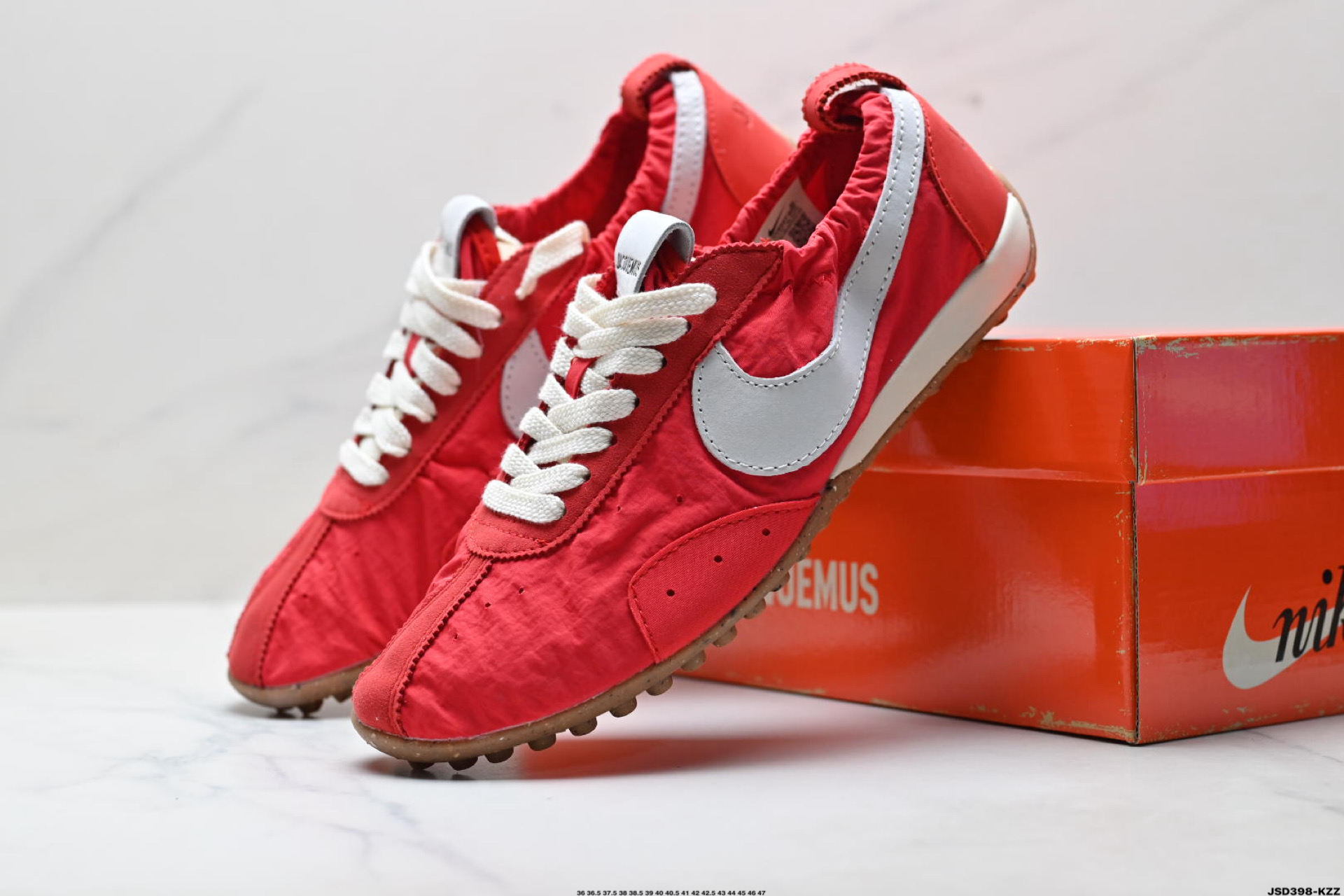 Jacquemus x Nike Jacumoon 耐克 柔软舒适防滑耐磨 低帮休闲板鞋 HV8547-600-Top High Quatity Cheap Sneakers Fashion Clothing Clothes Bags handbags Shoes of all Brand wholesale With The best Quality And Beautiful Price from China Factory Chinese suppliers wholesaler seller Jacquemus x Nike Jacumoon 耐克 柔软舒适防滑耐磨 低帮休闲板鞋 HV8547-600