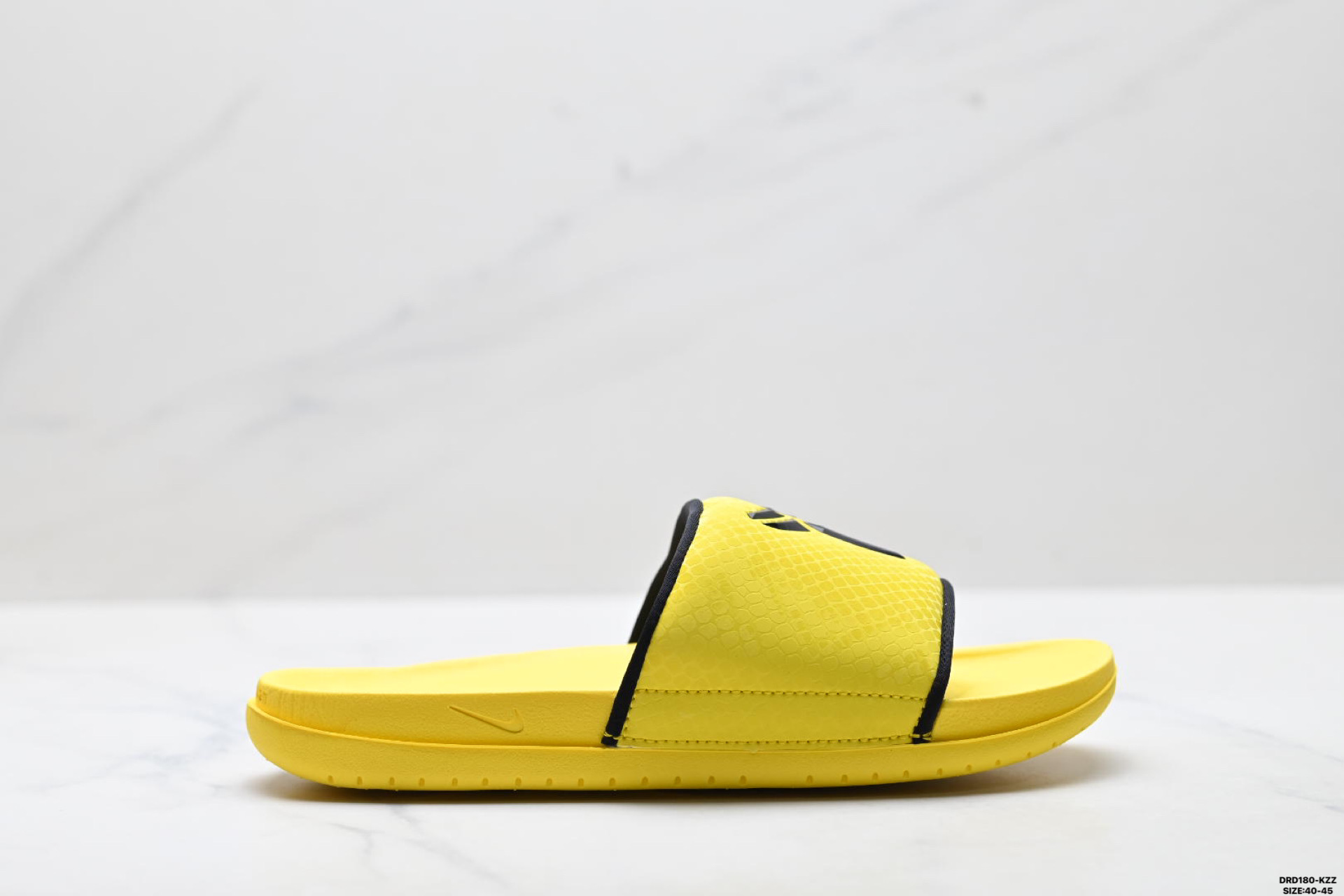 NIKE KOBE OFFCOURT SLIDE 耐克 经典百搭 夏季沙滩拖鞋 IF2870-100