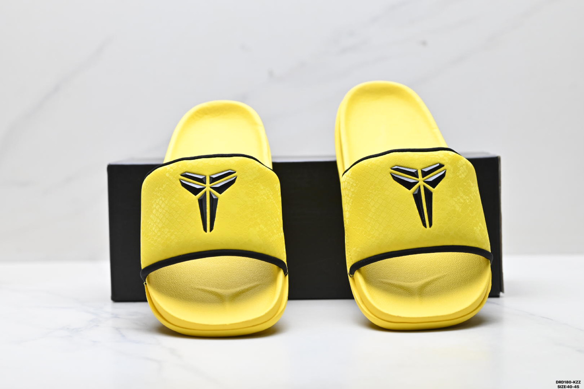NIKE KOBE OFFCOURT SLIDE 耐克 经典百搭 夏季沙滩拖鞋 IF2870-100