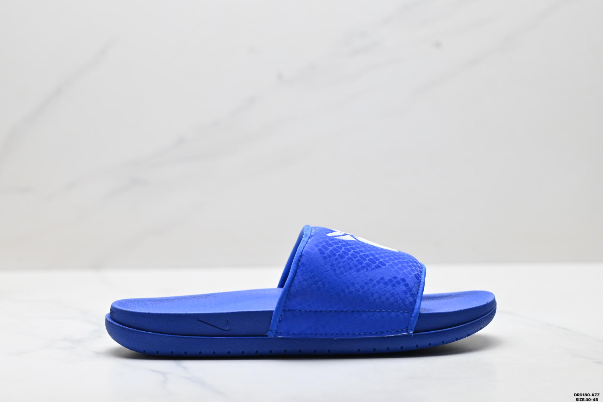 NIKE KOBE OFFCOURT SLIDE 耐克 经典百搭 夏季沙滩拖鞋 IF2870-100