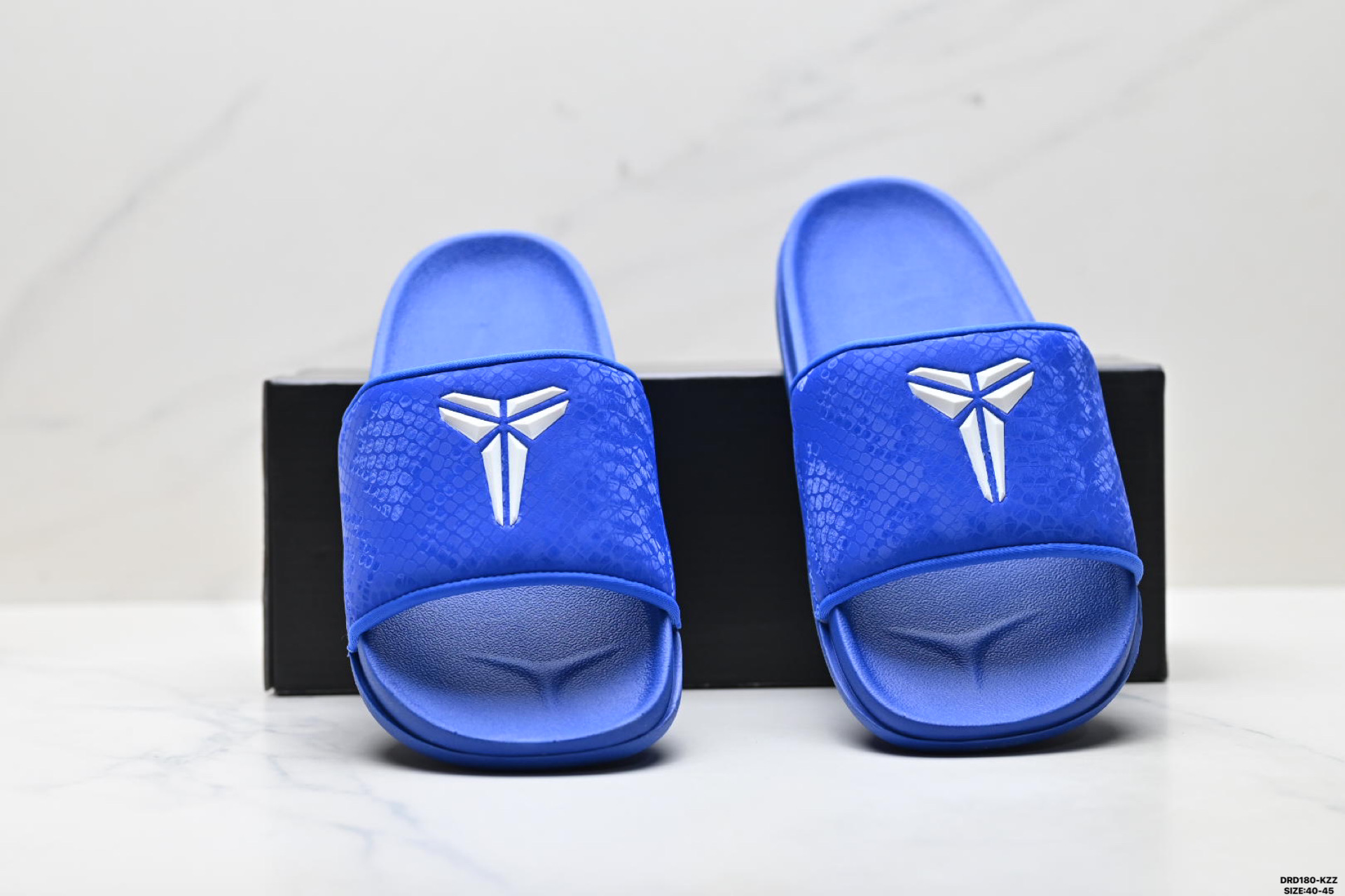 NIKE KOBE OFFCOURT SLIDE 耐克 经典百搭 夏季沙滩拖鞋 IF2870-100