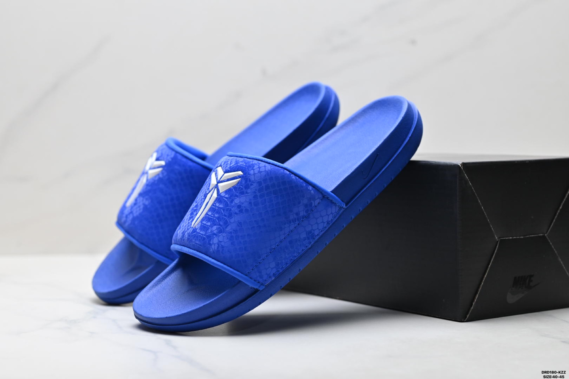 NIKE KOBE OFFCOURT SLIDE 耐克 经典百搭 夏季沙滩拖鞋 IF2870-100