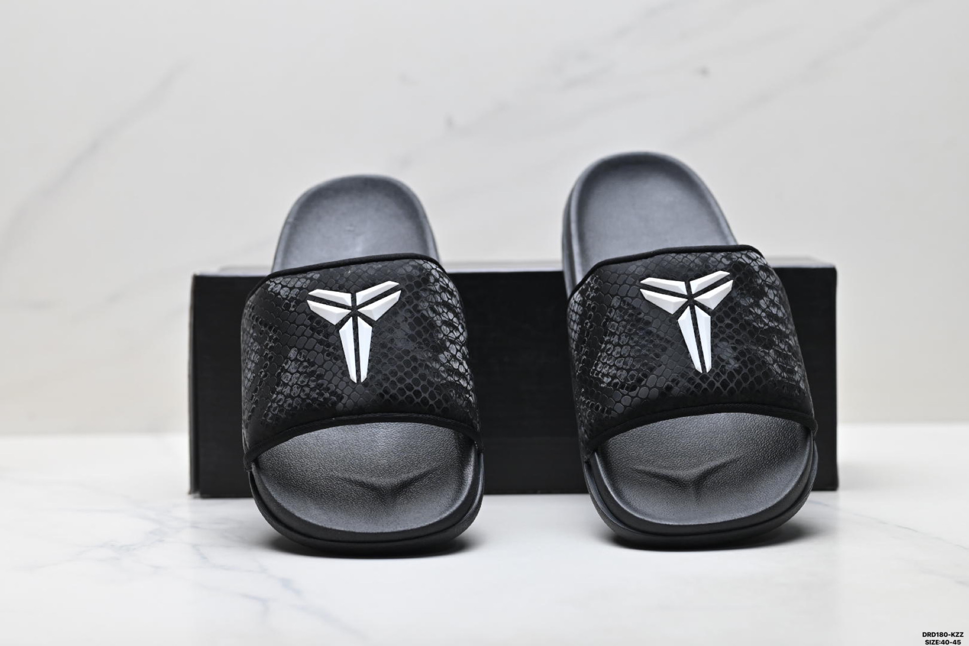 NIKE KOBE OFFCOURT SLIDE 耐克 经典百搭 夏季沙滩拖鞋 IF2870-100
