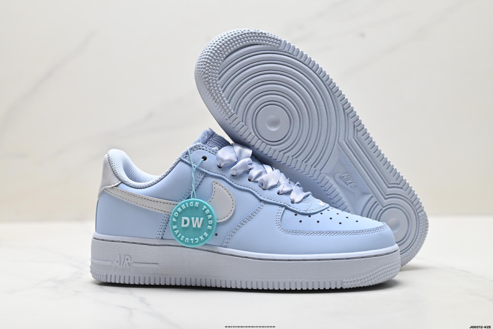 NIKE AIR FORCE 1‘07 lR0871-400