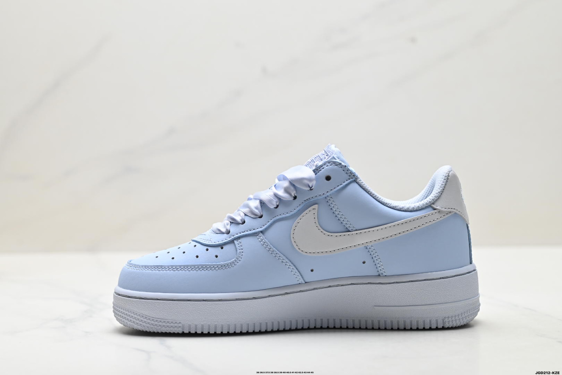 NIKE AIR FORCE 1‘07 lR0871-400