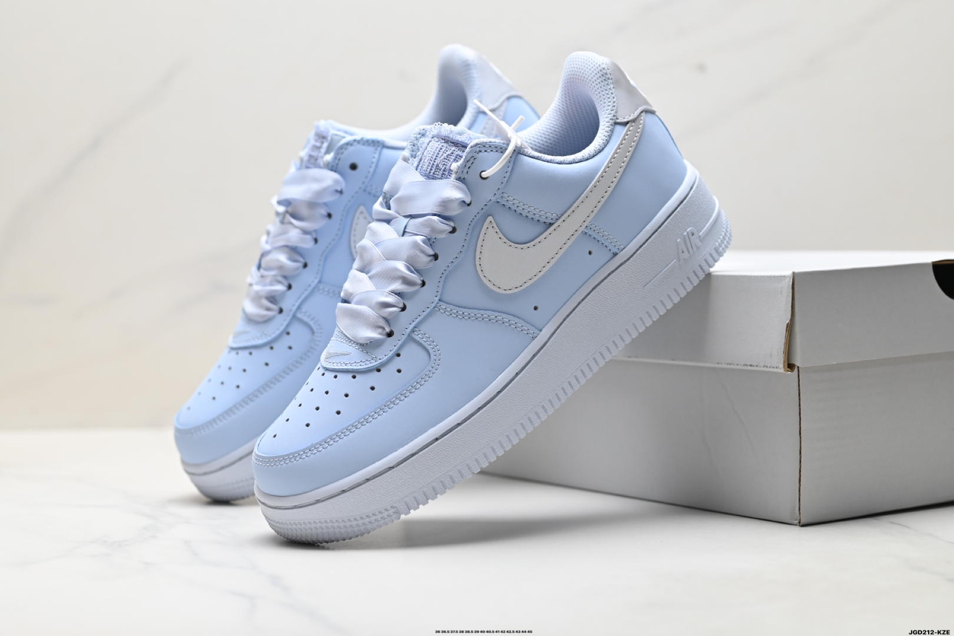NIKE AIR FORCE 1‘07 lR0871-400