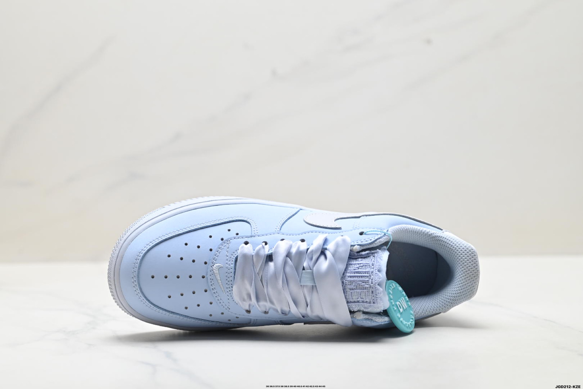 NIKE AIR FORCE 1‘07 lR0871-400