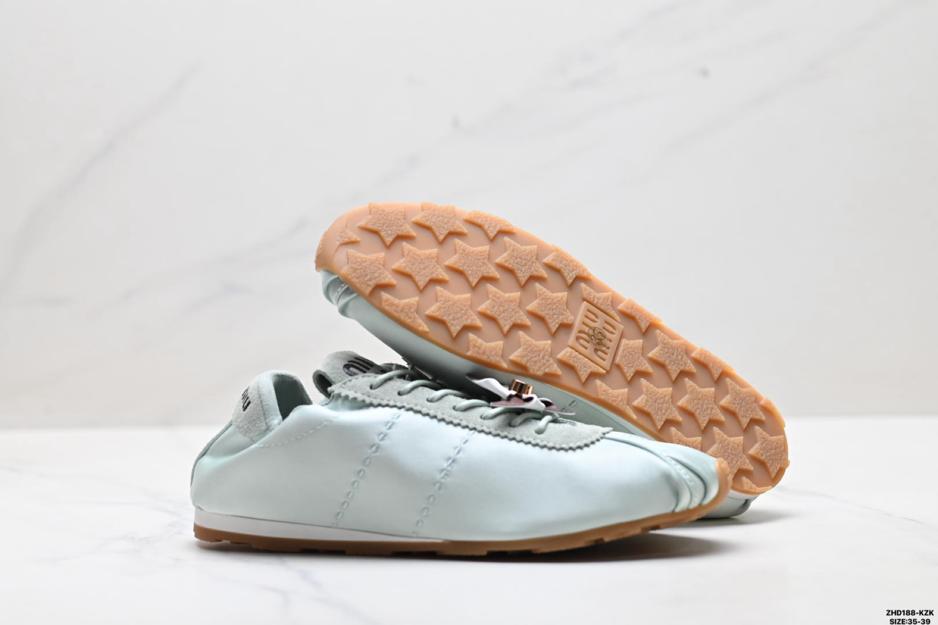 纯原MiuMiu Plume 羽毛缎面 缪缪 麂皮徽标压花 低帮芭蕾舞鞋-Top High Quatity Cheap Sneakers Fashion Clothing Clothes Bags handbags Shoes of all Brand wholesale With The best Quality And Beautiful Price from China Factory Chinese suppliers wholesaler seller 纯原MiuMiu Plume 羽毛缎面 缪缪 麂皮徽标压花 低帮芭蕾舞鞋