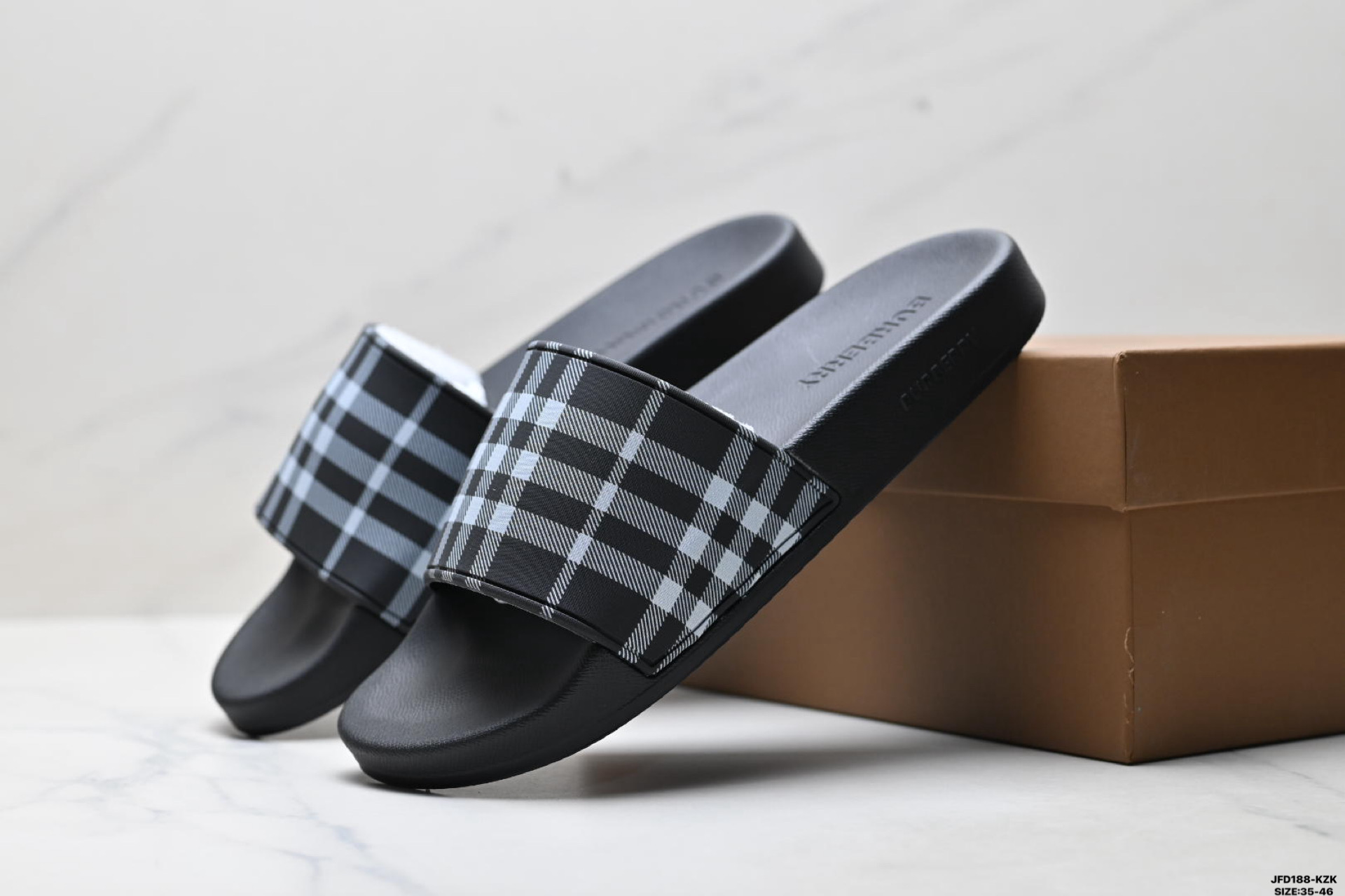 Burberry博柏利 Vintage 橡胶 格纹平底 一字拖鞋-Top High Quatity Cheap Sneakers Fashion Clothing Clothes Bags handbags Shoes of all Brand wholesale With The best Quality And Beautiful Price from China Factory Chinese suppliers wholesaler seller Burberry博柏利 Vintage 橡胶 格纹平底 一字拖鞋
