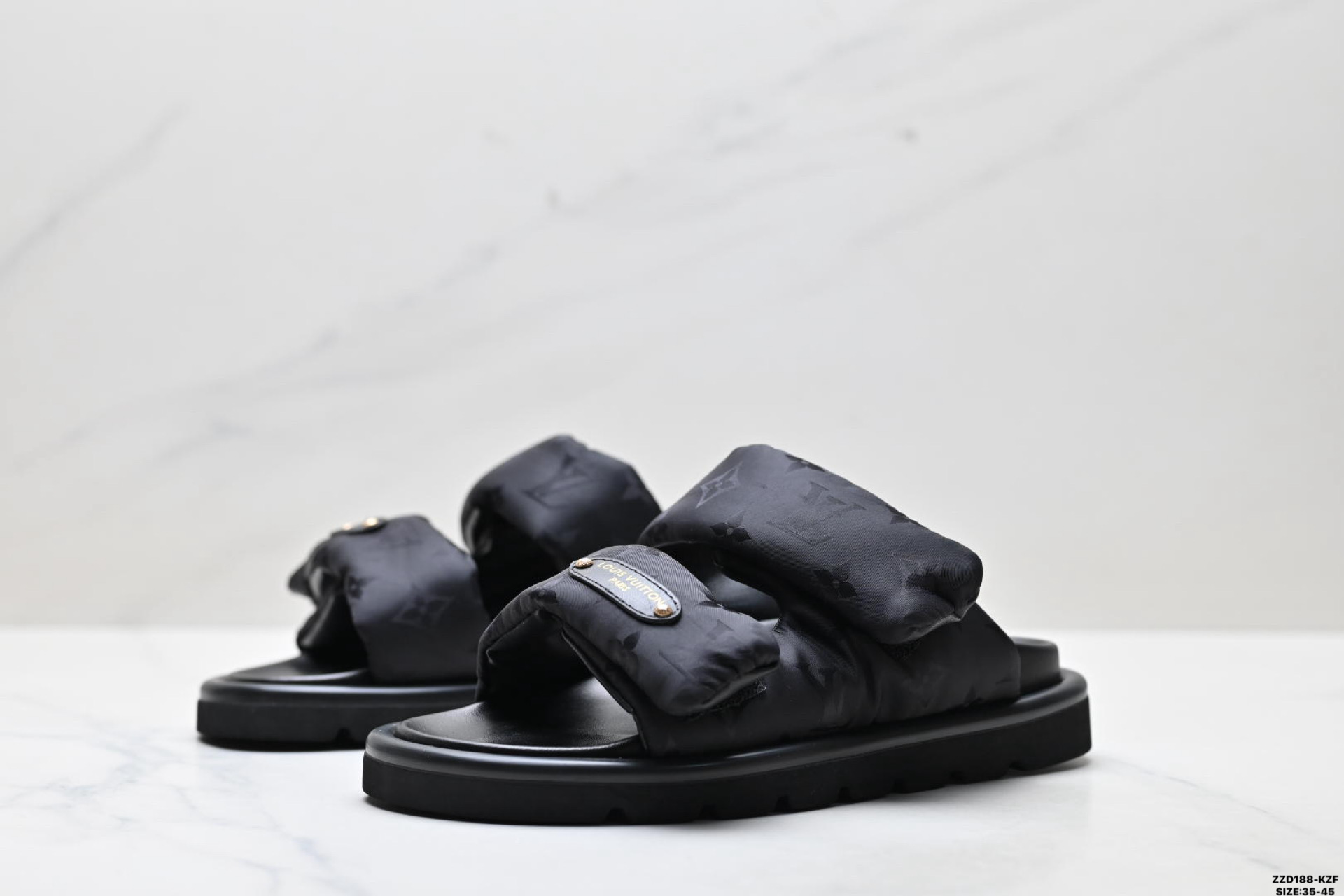 纯原Louis Vuitton Pool Pillow 路易威登 皮革 刺绣图案 露趾套脚 LV 拖鞋-Top High Quatity Cheap Sneakers Fashion Clothing Clothes Bags handbags Shoes of all Brand wholesale With The best Quality And Beautiful Price from China Factory Chinese suppliers wholesaler seller 纯原Louis Vuitton Pool Pillow 路易威登 皮革 刺绣图案 露趾套脚 LV 拖鞋