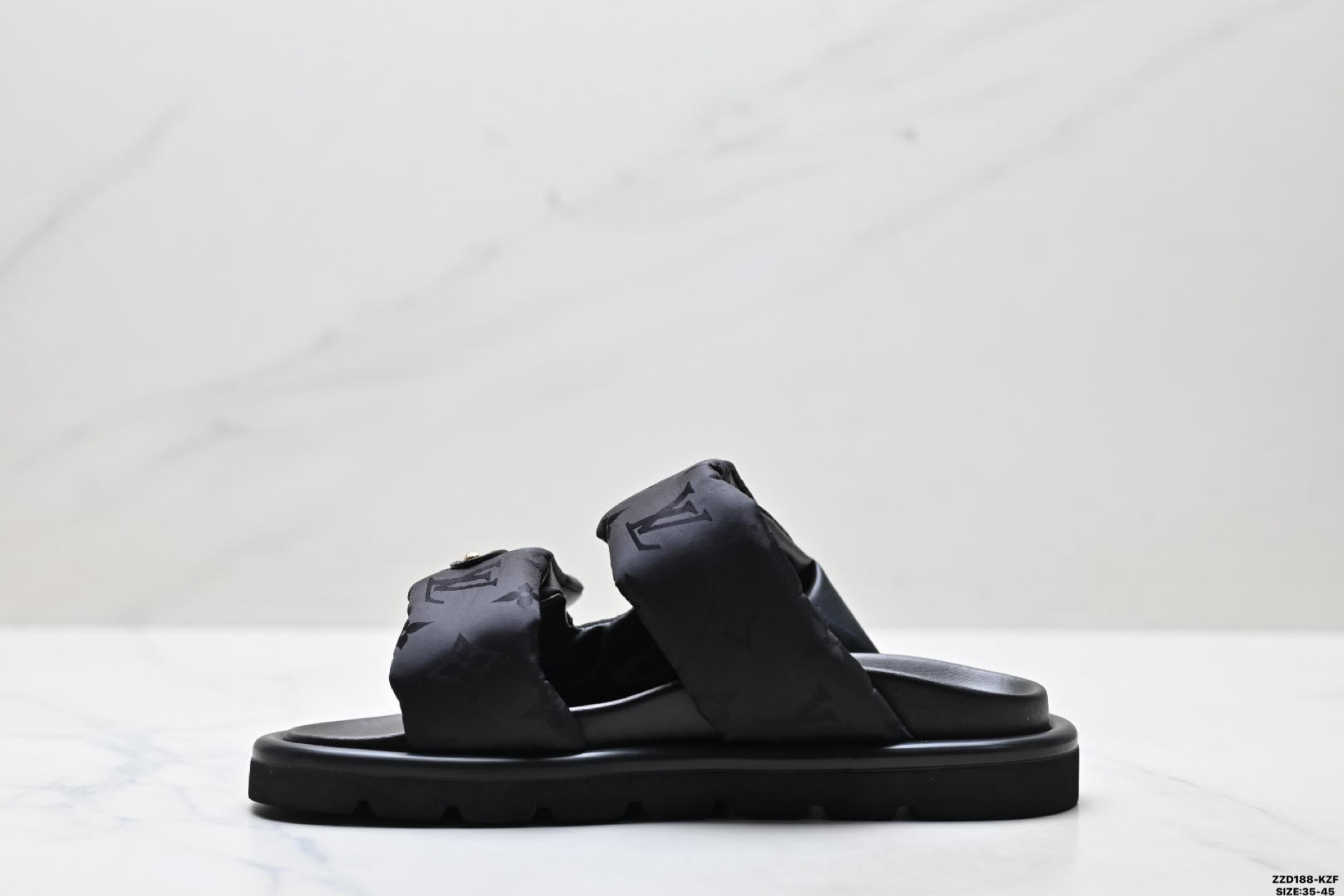 纯原Louis Vuitton Pool Pillow 路易威登 皮革 刺绣图案 露趾套脚 LV 拖鞋-Top High Quatity Cheap Sneakers Fashion Clothing Clothes Bags handbags Shoes of all Brand wholesale With The best Quality And Beautiful Price from China Factory Chinese suppliers wholesaler seller 纯原Louis Vuitton Pool Pillow 路易威登 皮革 刺绣图案 露趾套脚 LV 拖鞋