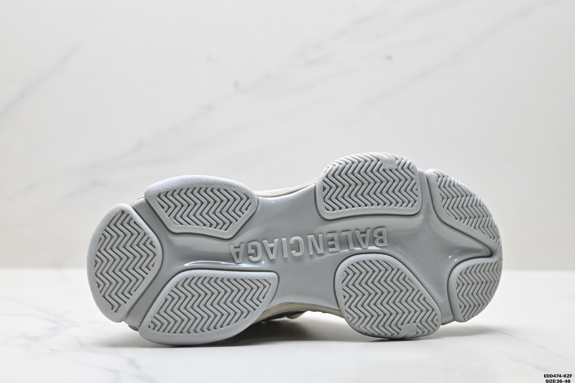 Balenciaga巴黎世家 Triple 厚底系带 低帮老爹鞋 865851 WTR2G 6800