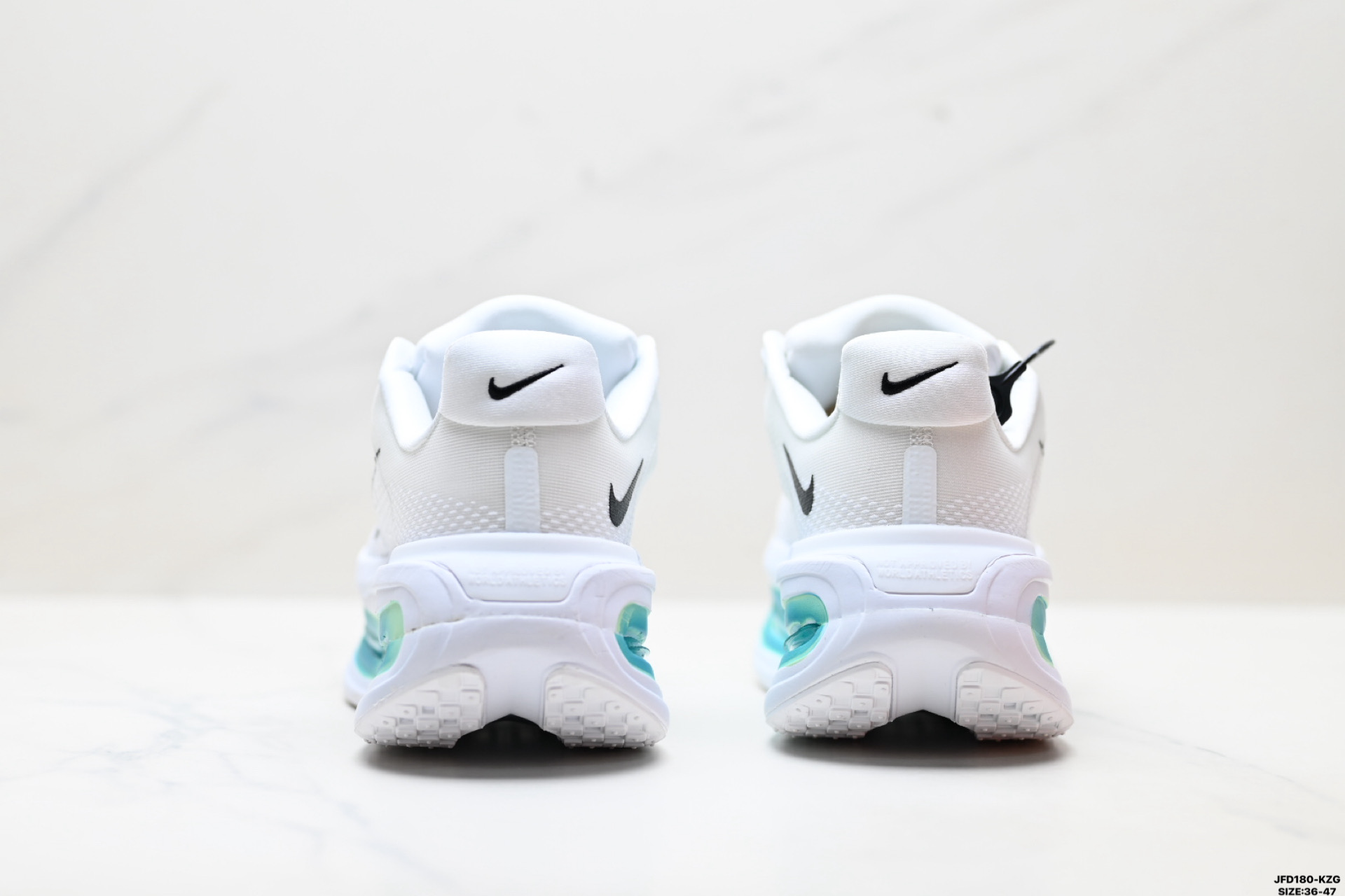Nike VOMERO PREMIUM 耐克 舒适减震防滑 低帮跑步鞋 全掌ReactX泡绵中底 HQ2050-836