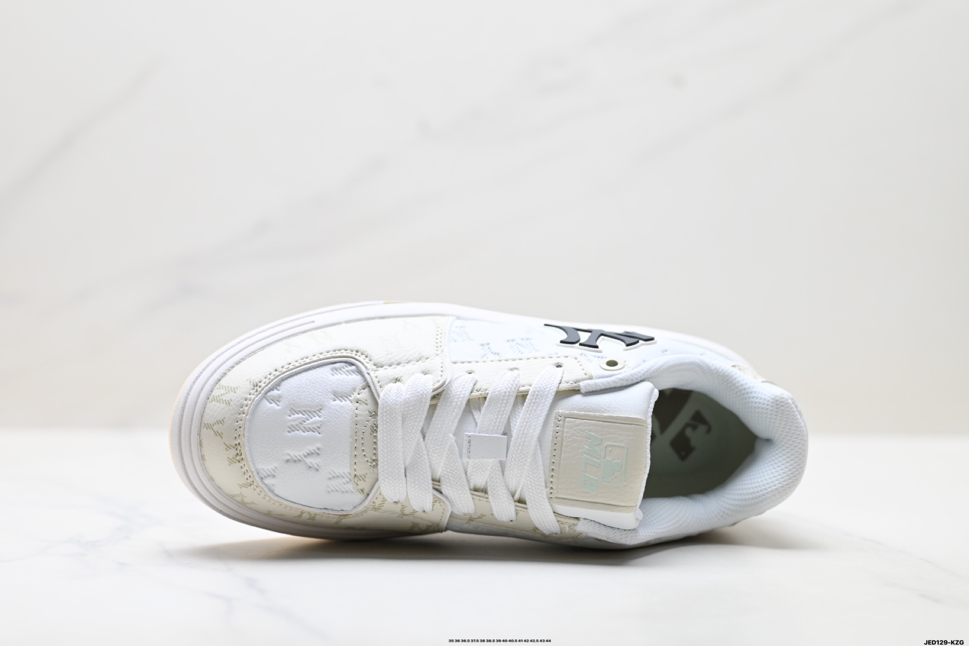 MLB 纽约洋基队 CHUNKY LINER EMBO MONOGRAM 印刻老花 时尚舒适 休闲运动 防滑耐磨增高 低帮 板鞋 3ASXM036N-Top High Quatity Cheap Sneakers Fashion Clothing Clothes Bags handbags Shoes of all Brand wholesale With The best Quality And Beautiful Price from China Factory Chinese suppliers wholesaler seller MLB 纽约洋基队 CHUNKY LINER EMBO MONOGRAM 印刻老花 时尚舒适 休闲运动 防滑耐磨增高 低帮 板鞋 3ASXM036N