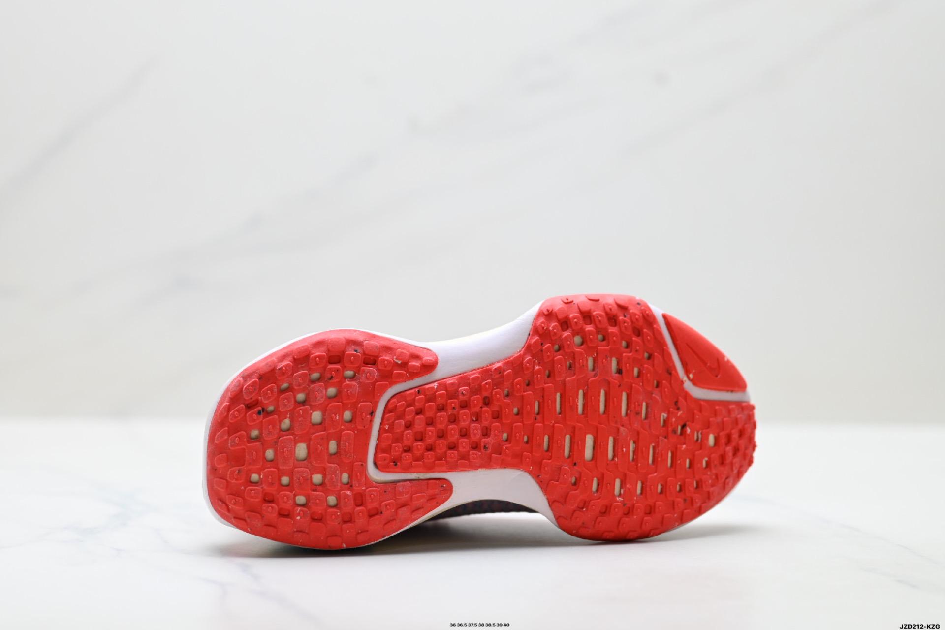 NIKE ZOOMX INVINCIBLE RUN FK3 耐克 短跑马拉松系带系列轻量休闲运动慢跑鞋 HF4915-100