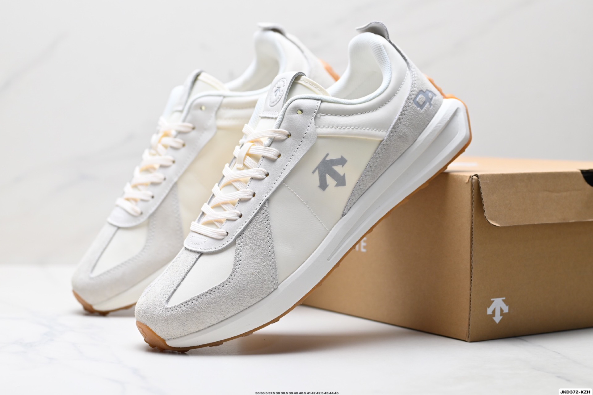 DESCENTE迪桑特 CHRON TRAINER系列 经典耐磨 运动休闲鞋 D5231LSN15-Top High Quatity Cheap Sneakers Fashion Clothing Clothes Bags handbags Shoes of all Brand wholesale With The best Quality And Beautiful Price from China Factory Chinese suppliers wholesaler seller DESCENTE迪桑特 CHRON TRAINER系列 经典耐磨 运动休闲鞋 D5231LSN15