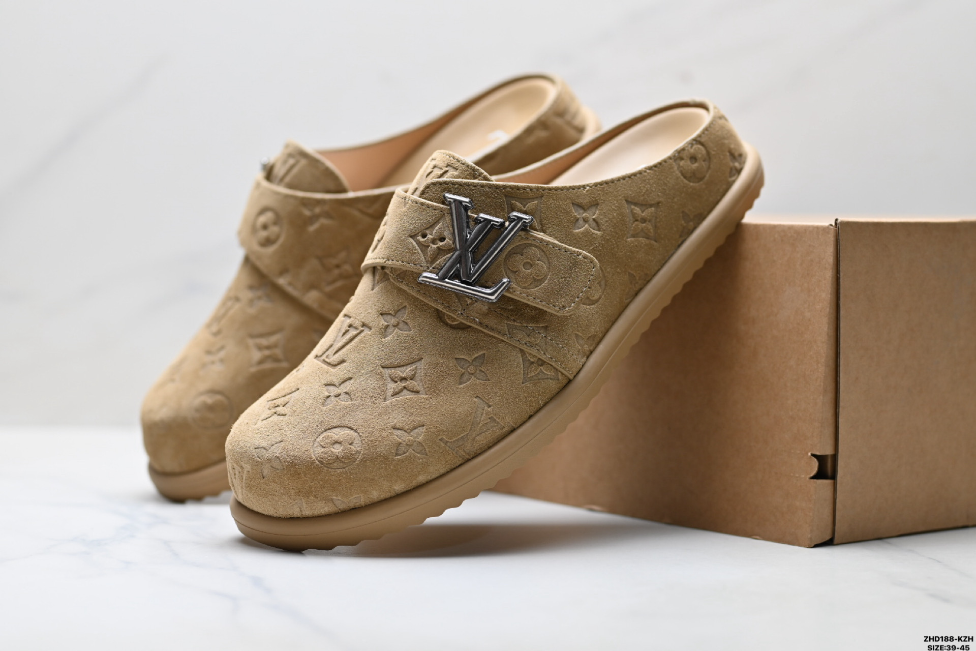 纯原Louis Vuitton Easy 路易威登 皮革 印刻图案 一脚蹬包头拖鞋-Top High Quatity Cheap Sneakers Fashion Clothing Clothes Bags handbags Shoes of all Brand wholesale With The best Quality And Beautiful Price from China Factory Chinese suppliers wholesaler seller 纯原Louis Vuitton Easy 路易威登 皮革 印刻图案 一脚蹬包头拖鞋