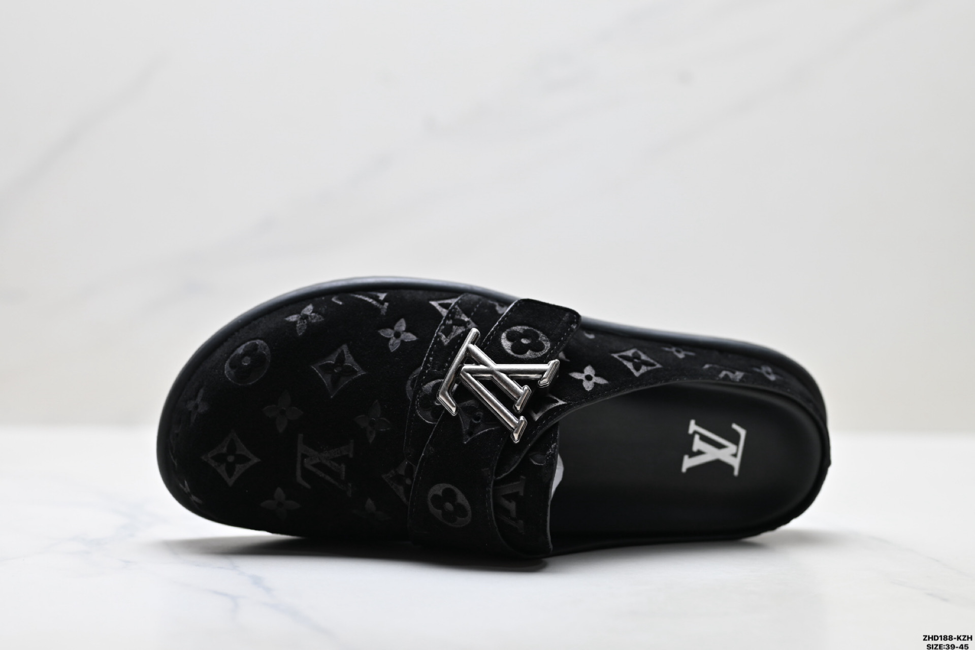 纯原Louis Vuitton Easy 路易威登 皮革 印刻图案 一脚蹬包头拖鞋-Top High Quatity Cheap Sneakers Fashion Clothing Clothes Bags handbags Shoes of all Brand wholesale With The best Quality And Beautiful Price from China Factory Chinese suppliers wholesaler seller 纯原Louis Vuitton Easy 路易威登 皮革 印刻图案 一脚蹬包头拖鞋
