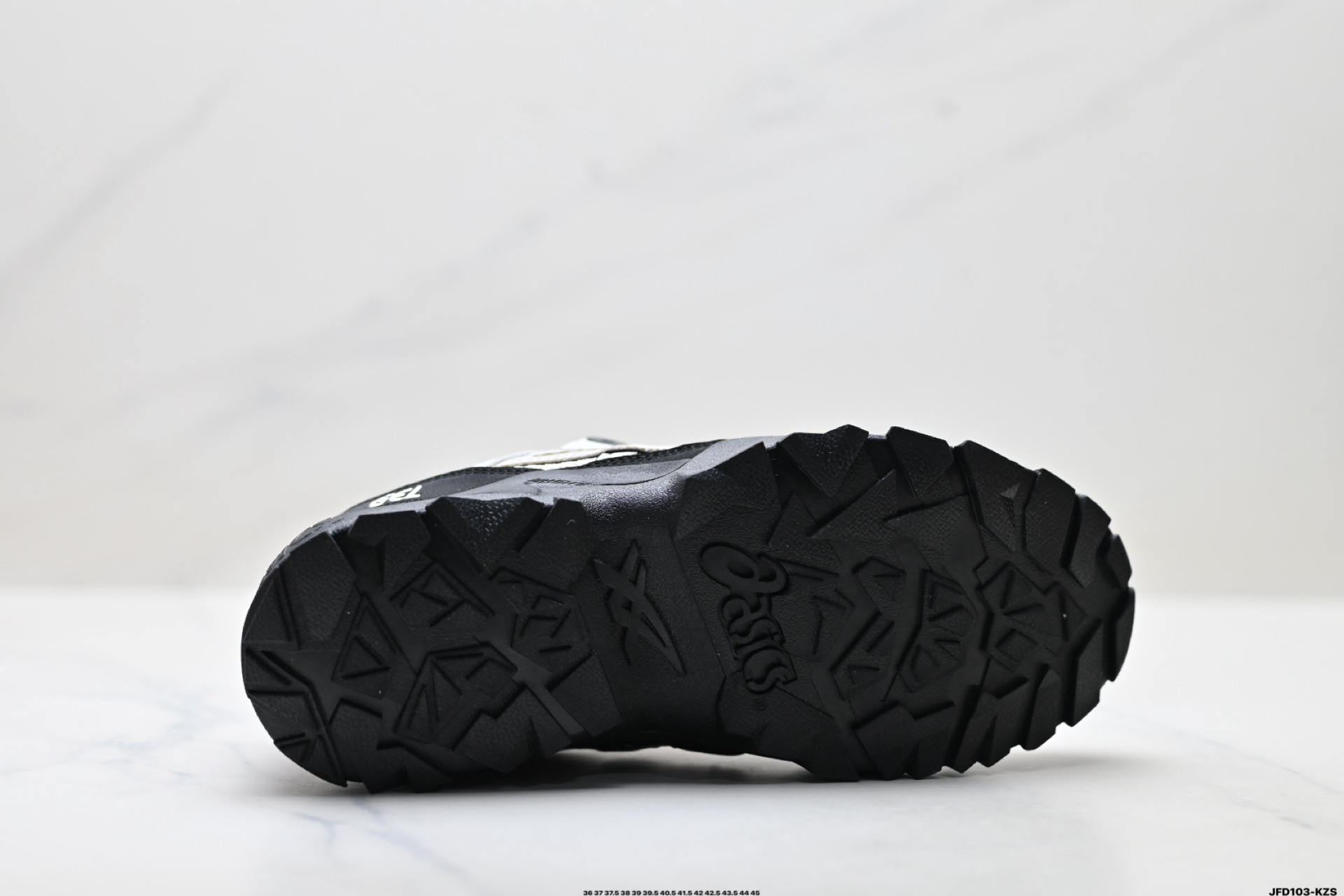 Asics Gel-Truck 亚瑟士 登山徒步 户外运动平衡减震 抗冲击支撑 防滑耐磨平衡轻便 户外功能鞋 1203A714-020