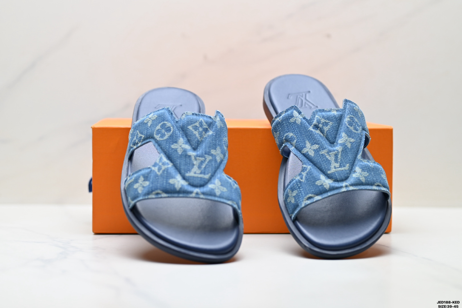 Louis Vuitton Ossis 路易威登 牛皮革 经典印花 露趾 一字拖鞋-Top High Quatity Cheap Sneakers Fashion Clothing Clothes Bags handbags Shoes of all Brand wholesale With The best Quality And Beautiful Price from China Factory Chinese suppliers wholesaler seller Louis Vuitton Ossis 路易威登 牛皮革 经典印花 露趾 一字拖鞋