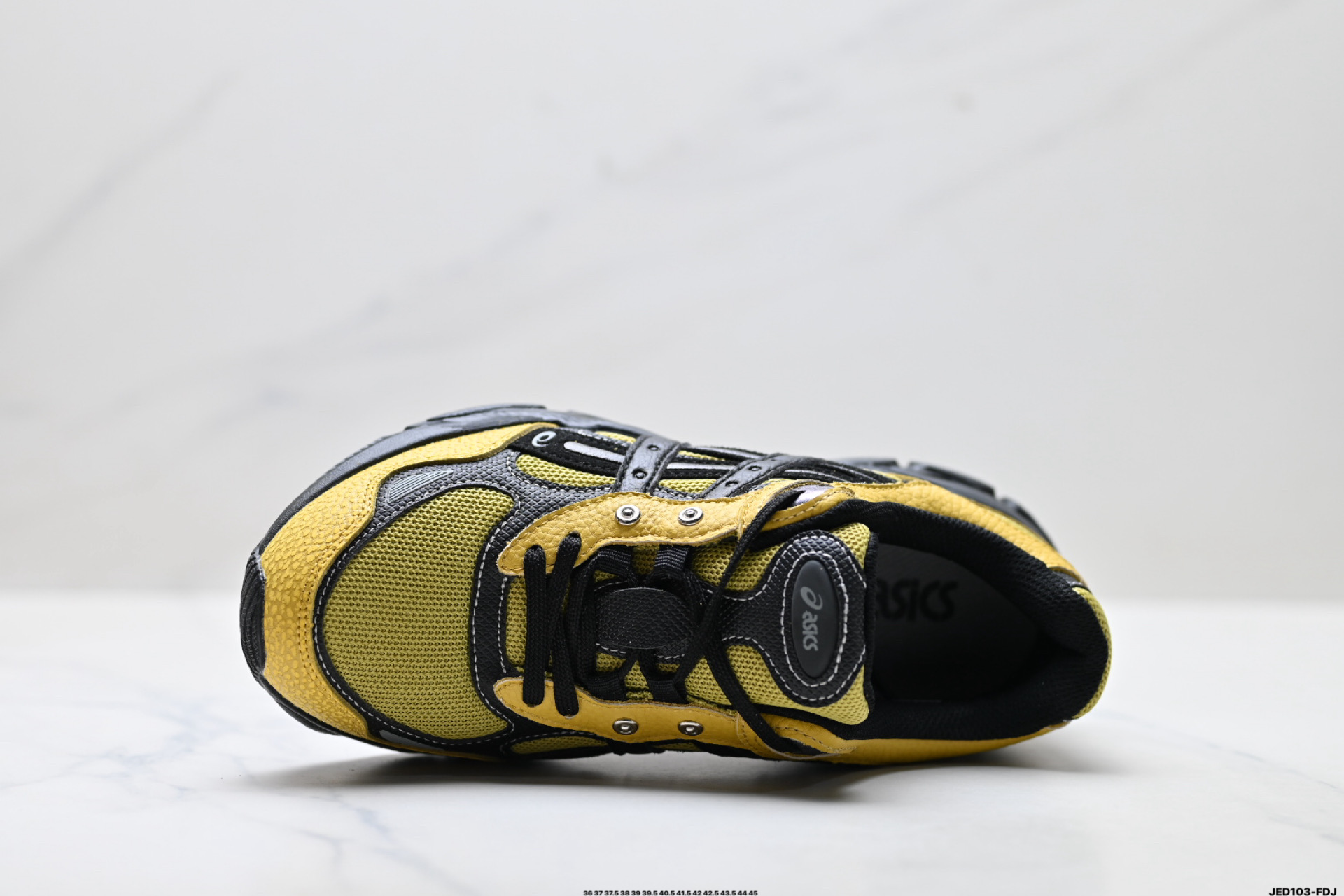 ASICS GEL-N2.0 亚瑟士 透气网眼鞋面 配合部分合成革材质 采用全新AHAR+橡胶材质 更加耐磨 1201A789-105