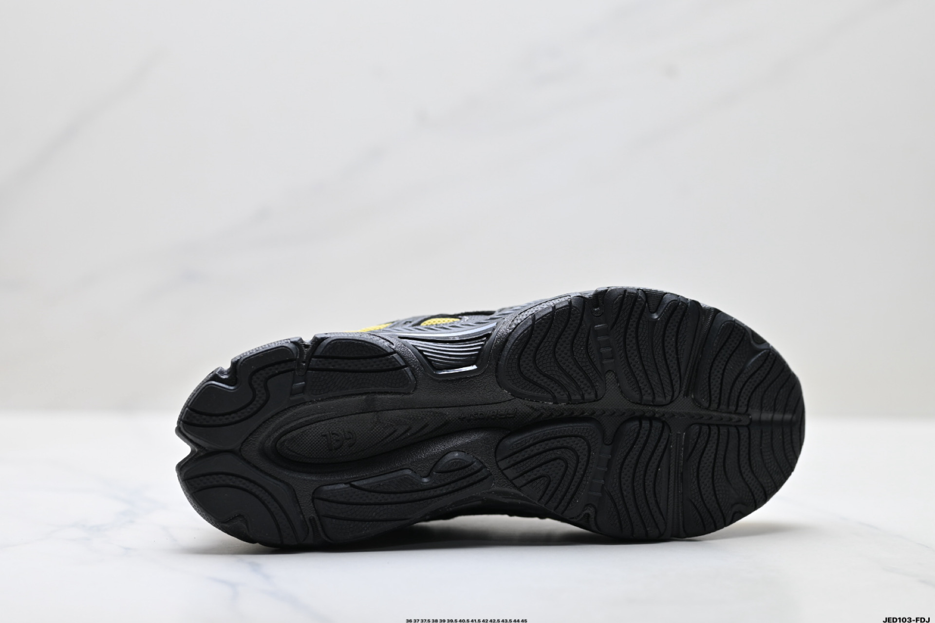 ASICS GEL-N2.0 亚瑟士 透气网眼鞋面 配合部分合成革材质 采用全新AHAR+橡胶材质 更加耐磨 1201A789-105