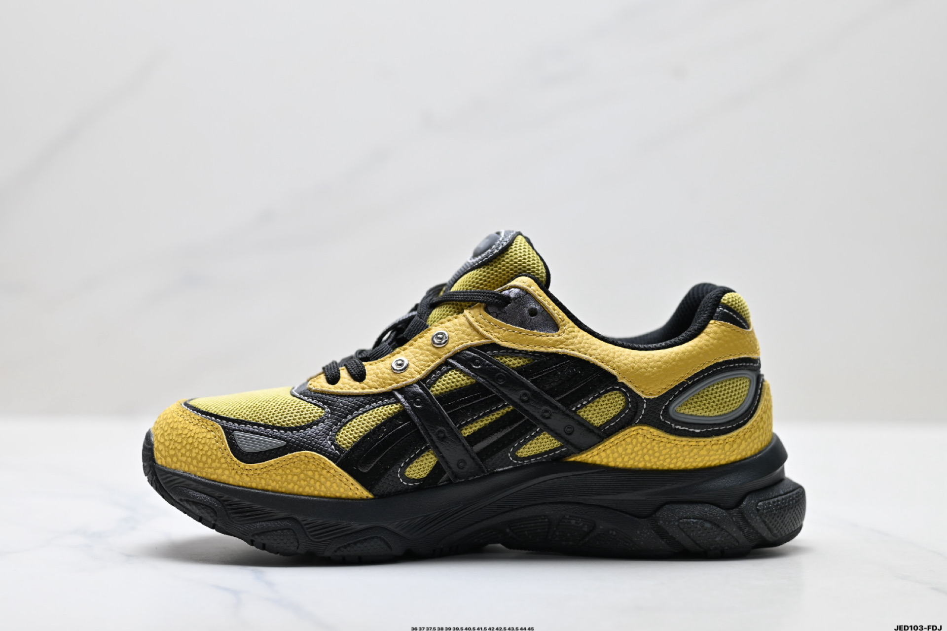 ASICS GEL-N2.0 亚瑟士 透气网眼鞋面 配合部分合成革材质 采用全新AHAR+橡胶材质 更加耐磨 1201A789-105