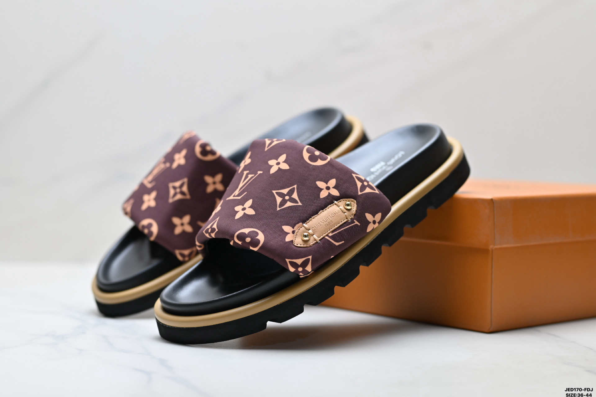 Louis Vuitton Pool Pillow Comfort 路易威登 经典印花 露趾 一字拖鞋-Top High Quatity Cheap Sneakers Fashion Clothing Clothes Bags handbags Shoes of all Brand wholesale With The best Quality And Beautiful Price from China Factory Chinese suppliers wholesaler seller Louis Vuitton Pool Pillow Comfort 路易威登 经典印花 露趾 一字拖鞋