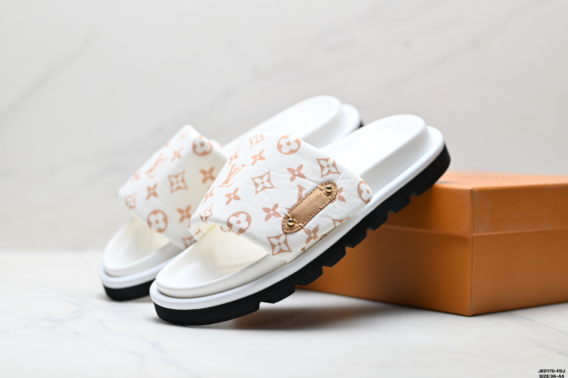 Louis Vuitton Pool Pillow Comfort 路易威登 经典印花 露趾 一字拖鞋-Top High Quatity Cheap Sneakers Fashion Clothing Clothes Bags handbags Shoes of all Brand wholesale With The best Quality And Beautiful Price from China Factory Chinese suppliers wholesaler seller Louis Vuitton Pool Pillow Comfort 路易威登 经典印花 露趾 一字拖鞋