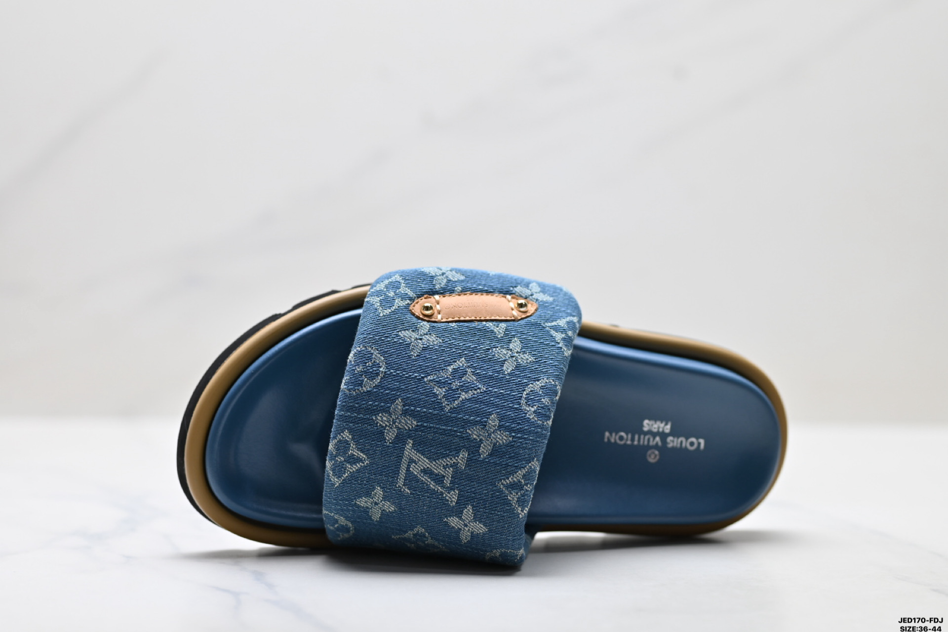 Louis Vuitton Pool Pillow Comfort 路易威登 牛仔布 经典印花 露趾 一字拖鞋-Top High Quatity Cheap Sneakers Fashion Clothing Clothes Bags handbags Shoes of all Brand wholesale With The best Quality And Beautiful Price from China Factory Chinese suppliers wholesaler seller Louis Vuitton Pool Pillow Comfort 路易威登 牛仔布 经典印花 露趾 一字拖鞋